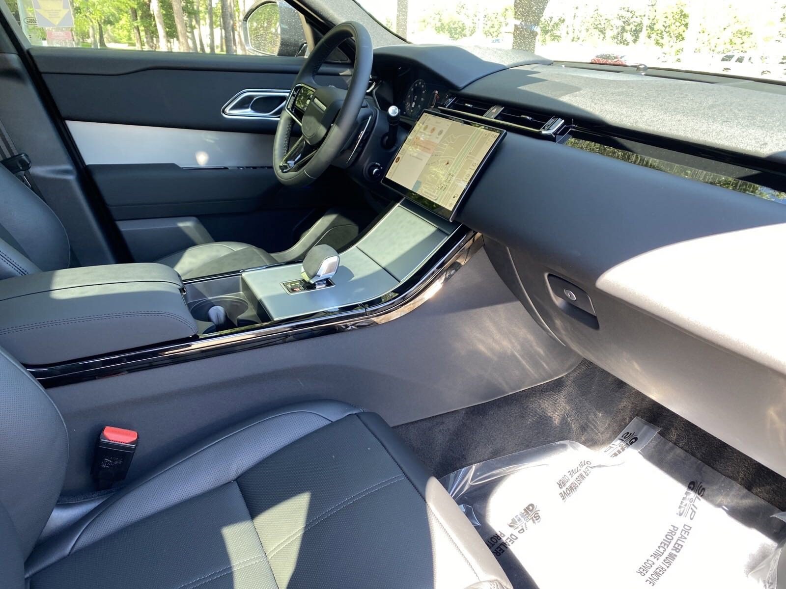 2025 Land Rover Range Rover Velar P250 S photo 4
