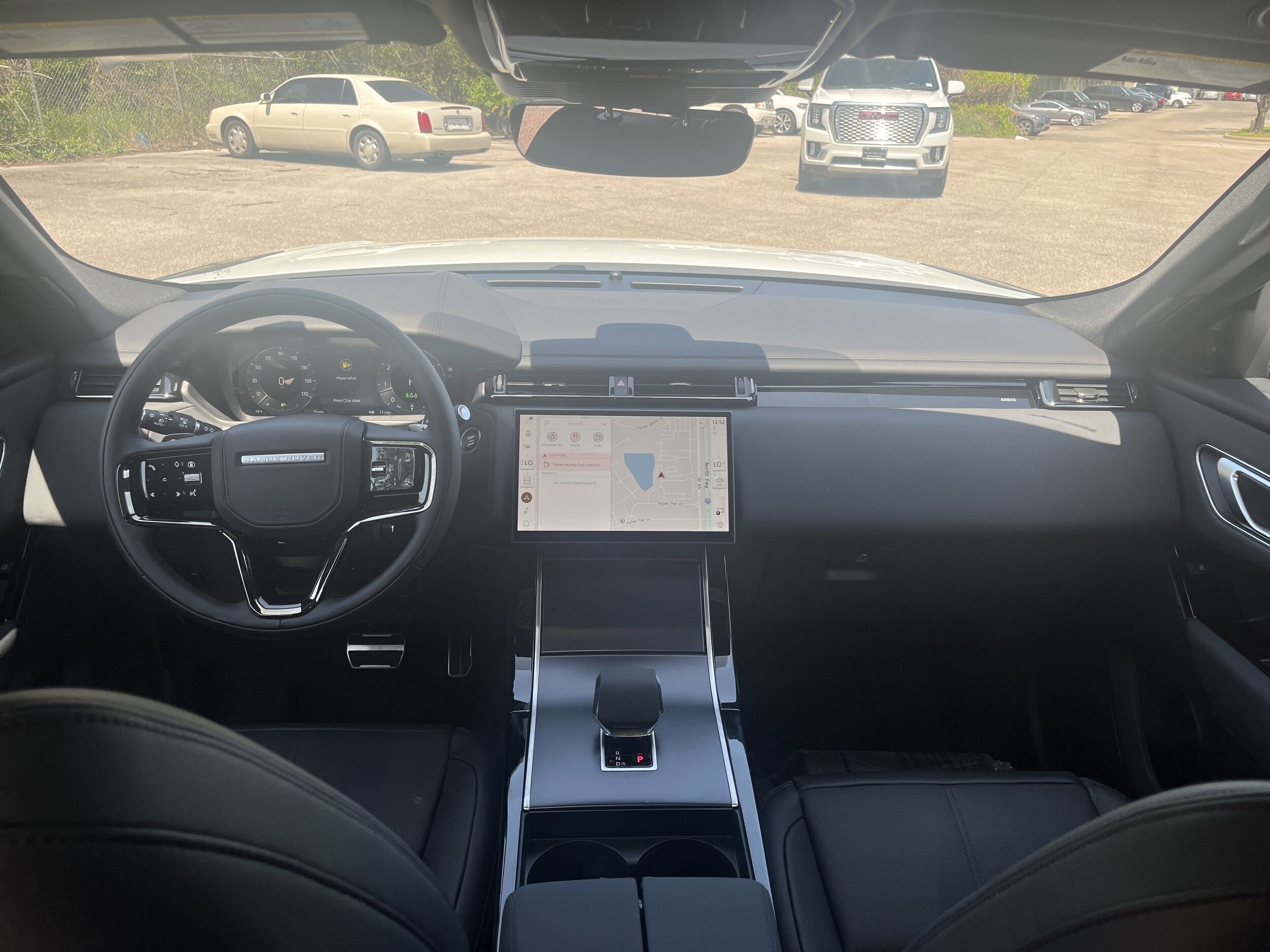 2026 Land Rover Range Rover Velar P250 Dynamic SE photo 3