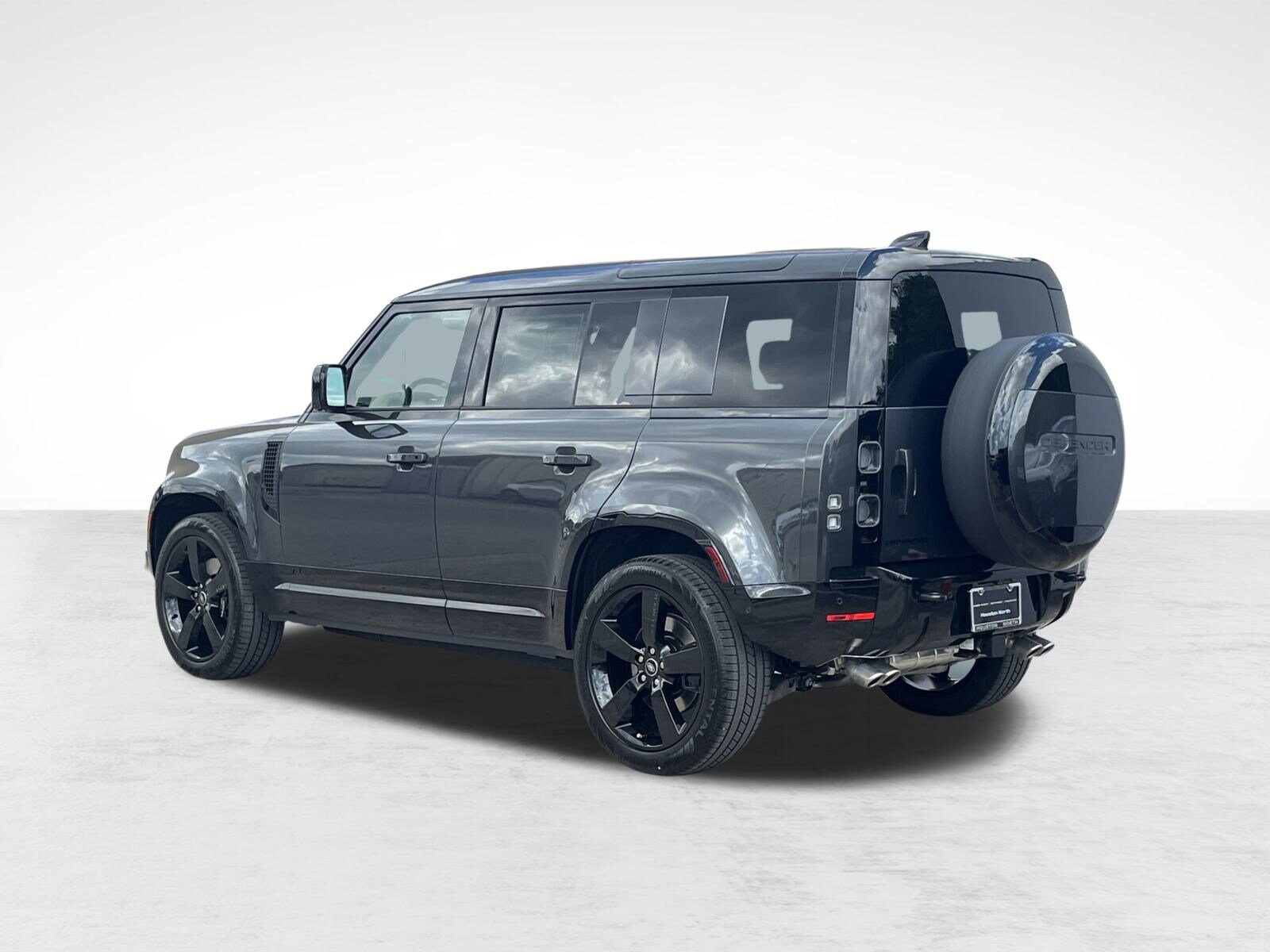 2025 Land Rover Defender 110 V8 photo 3