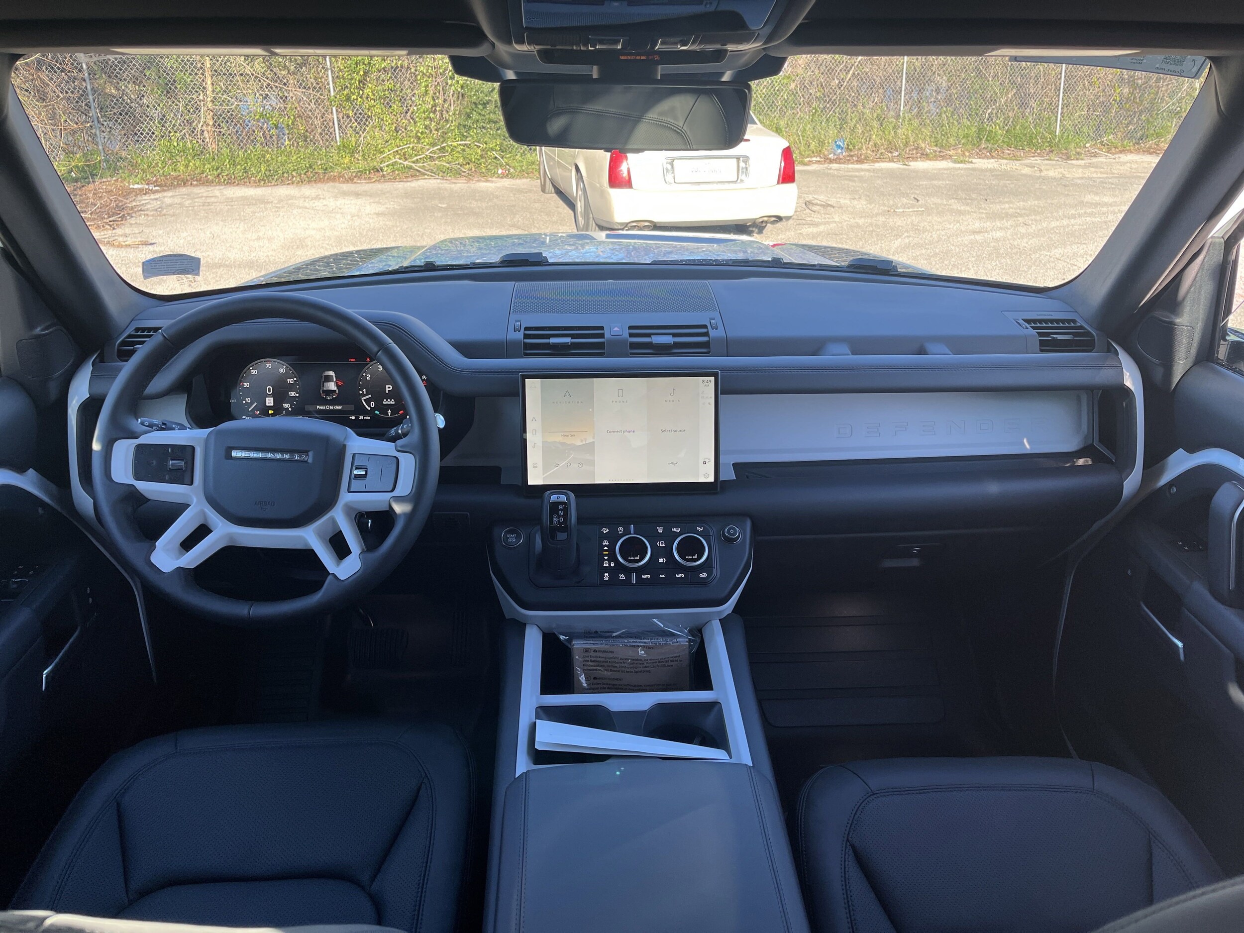 2025 Land Rover Defender 110 X-Dynamic SE photo 3