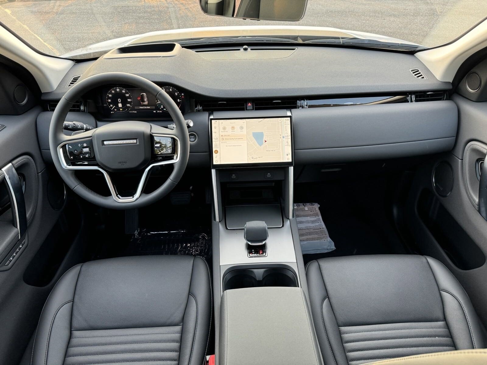 2025 Land Rover Discovery Sport S photo 4