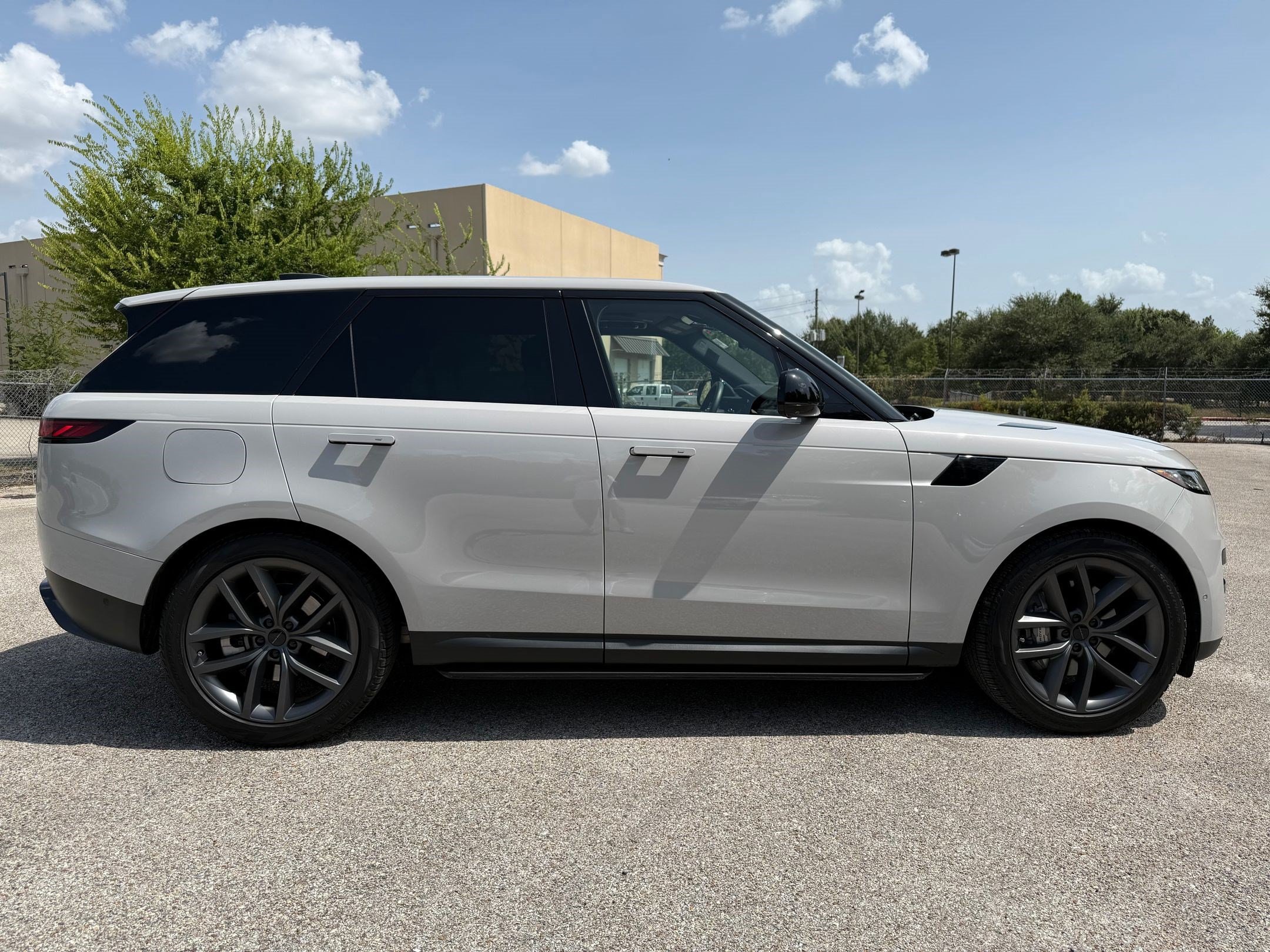 2026 Land Rover Range Rover Sport SE - Photo 8