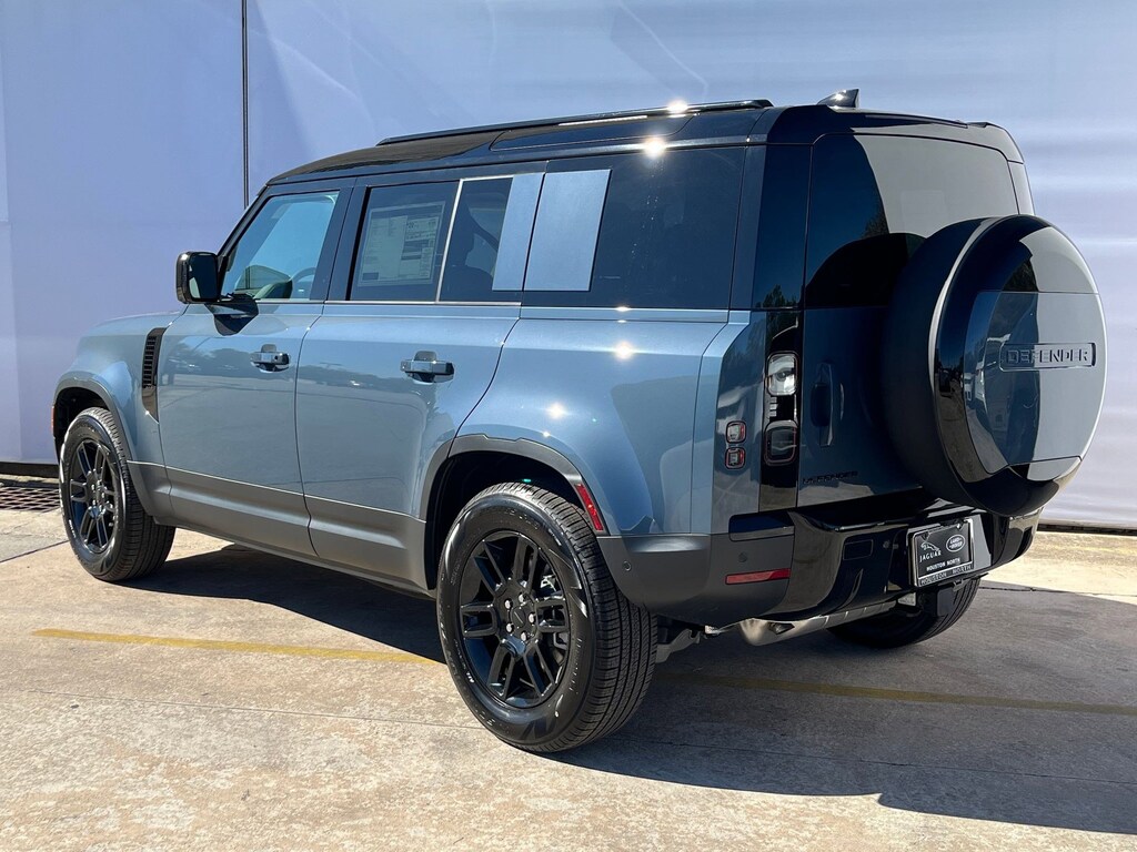 New 2026 Land Rover Range Rover P400 SE SUV