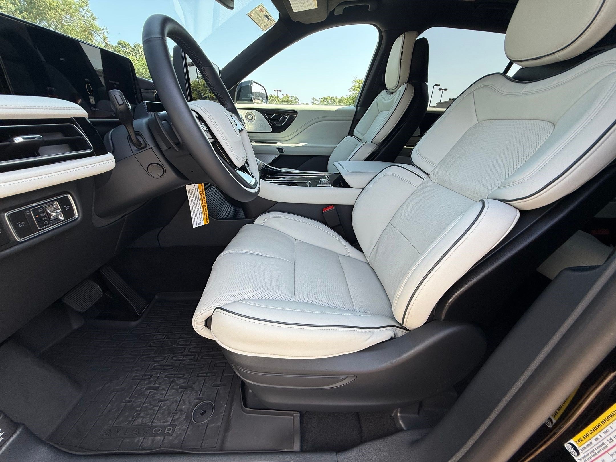 Aviator Black Label SUV