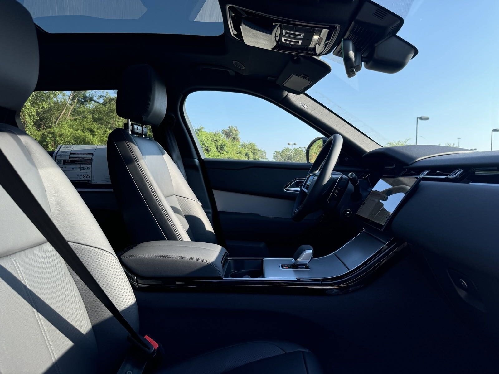 2025 Land Rover Range Rover Velar P250 S photo 4