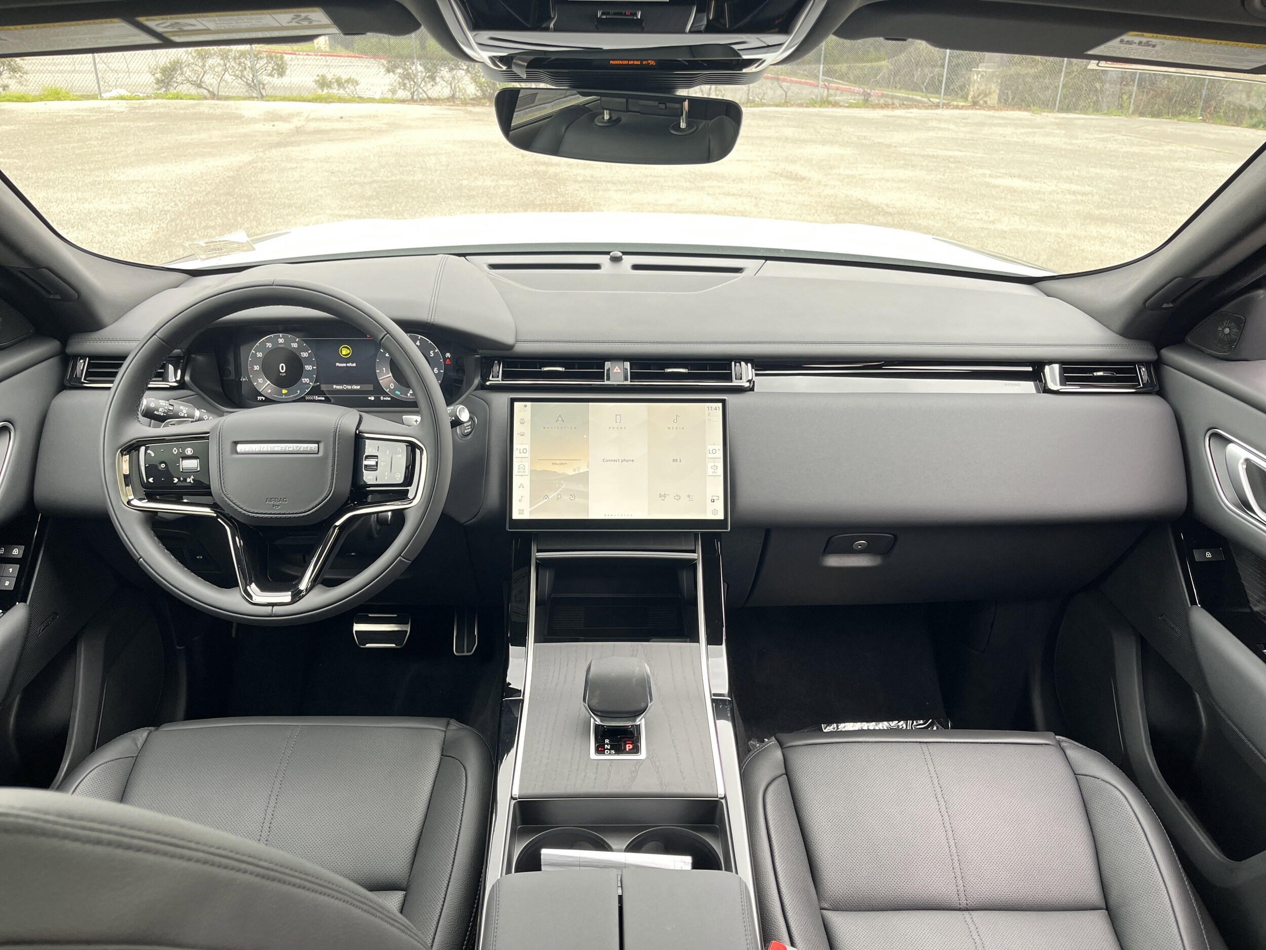 2026 Land Rover Range Rover Velar P400 Dynamic SE photo 3