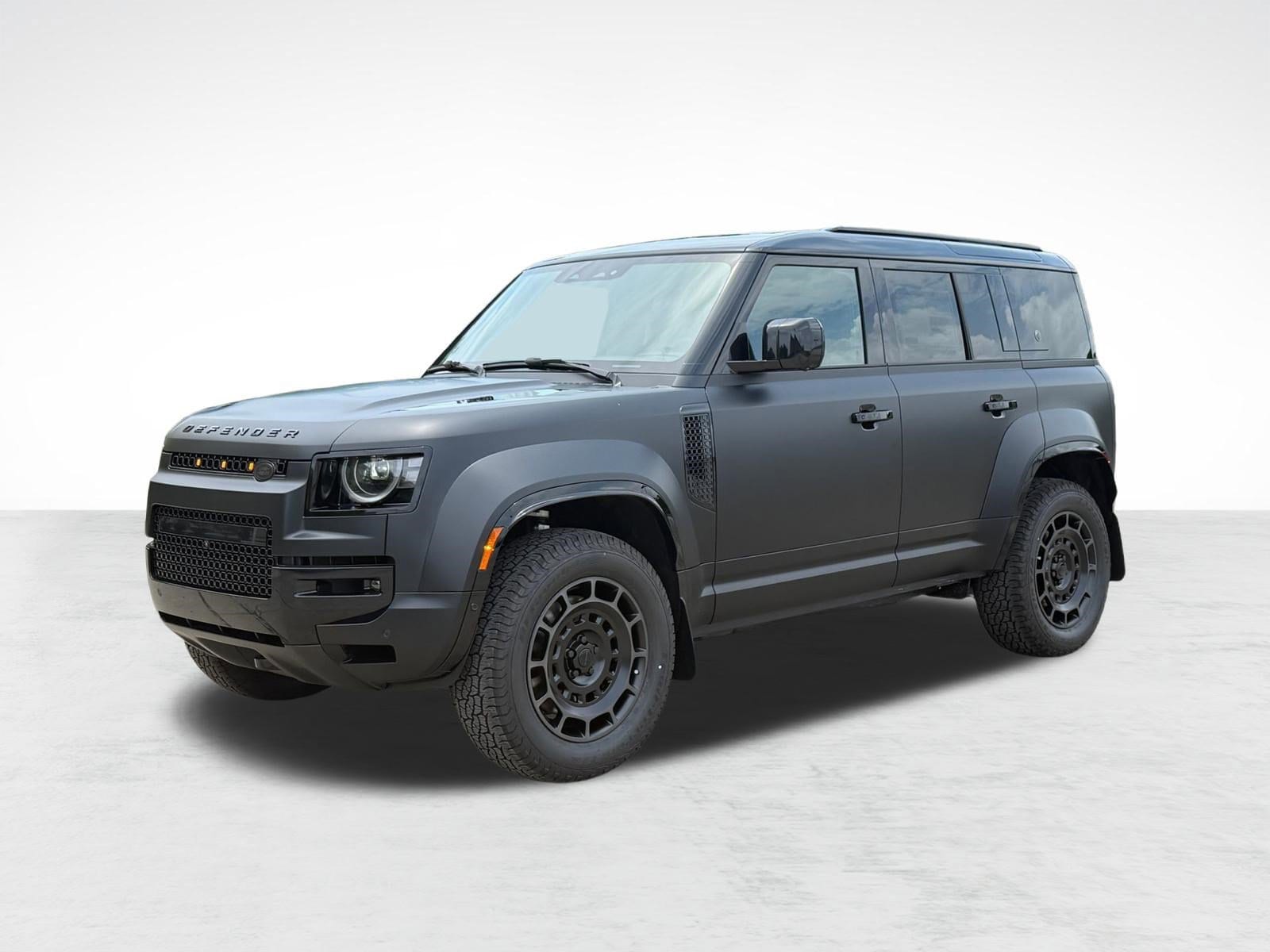 2026 Land Rover Defender 110 OCTA Black P635's photo