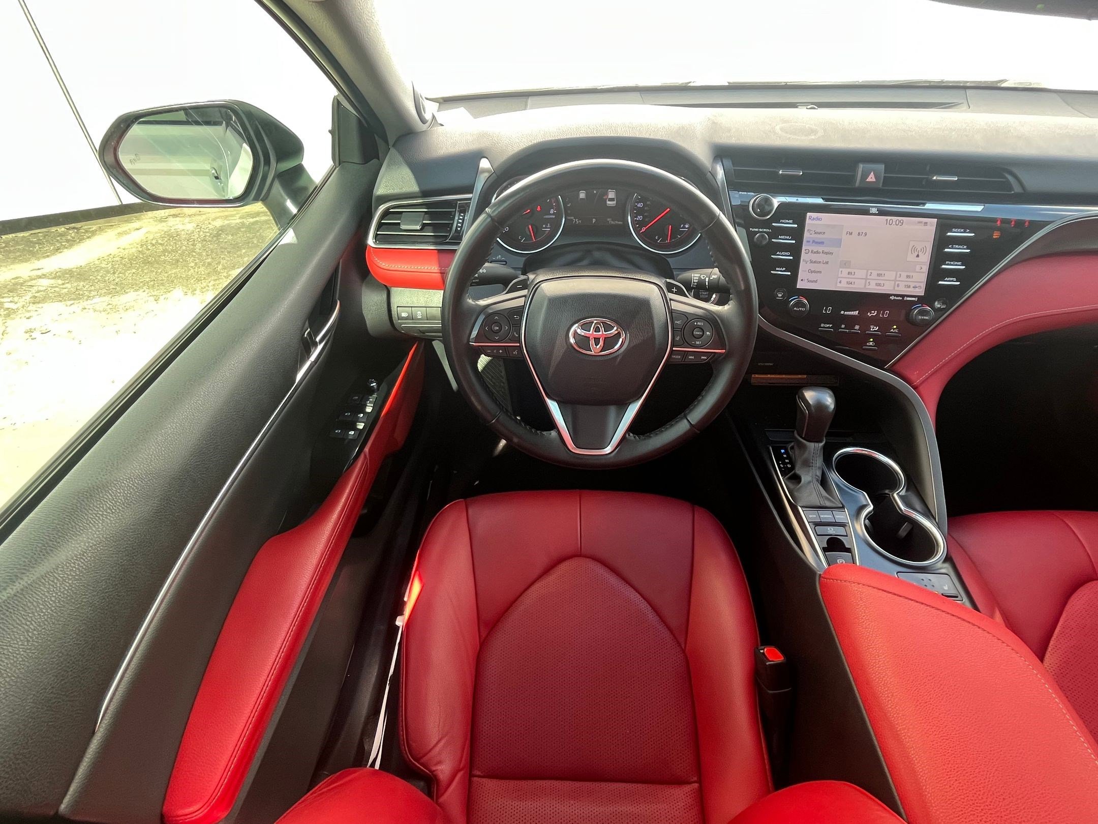 2020 Toyota Camry XSE photo 4