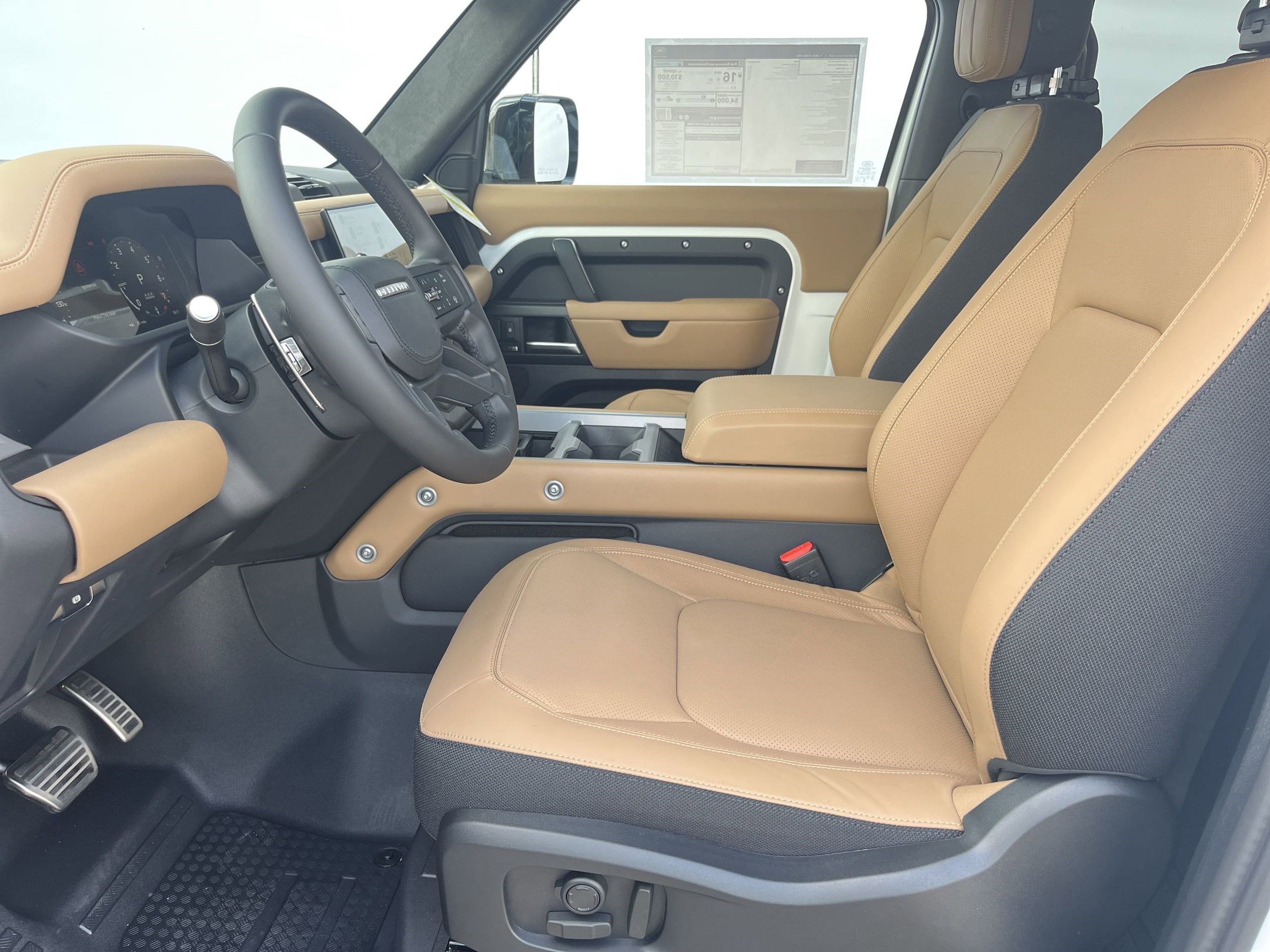 2025 Land Rover Defender V8 photo 3