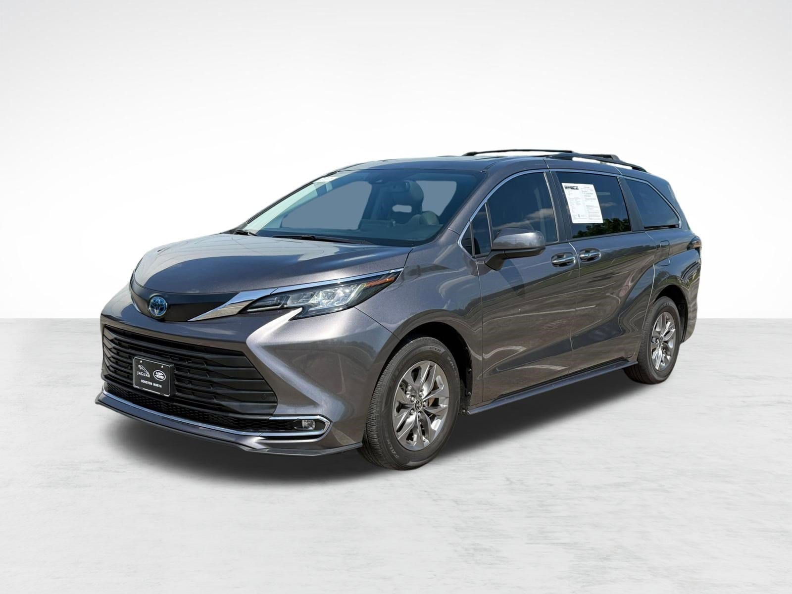 2023 Toyota Sienna XLE 8-Passenger Hybrid FWD's photo