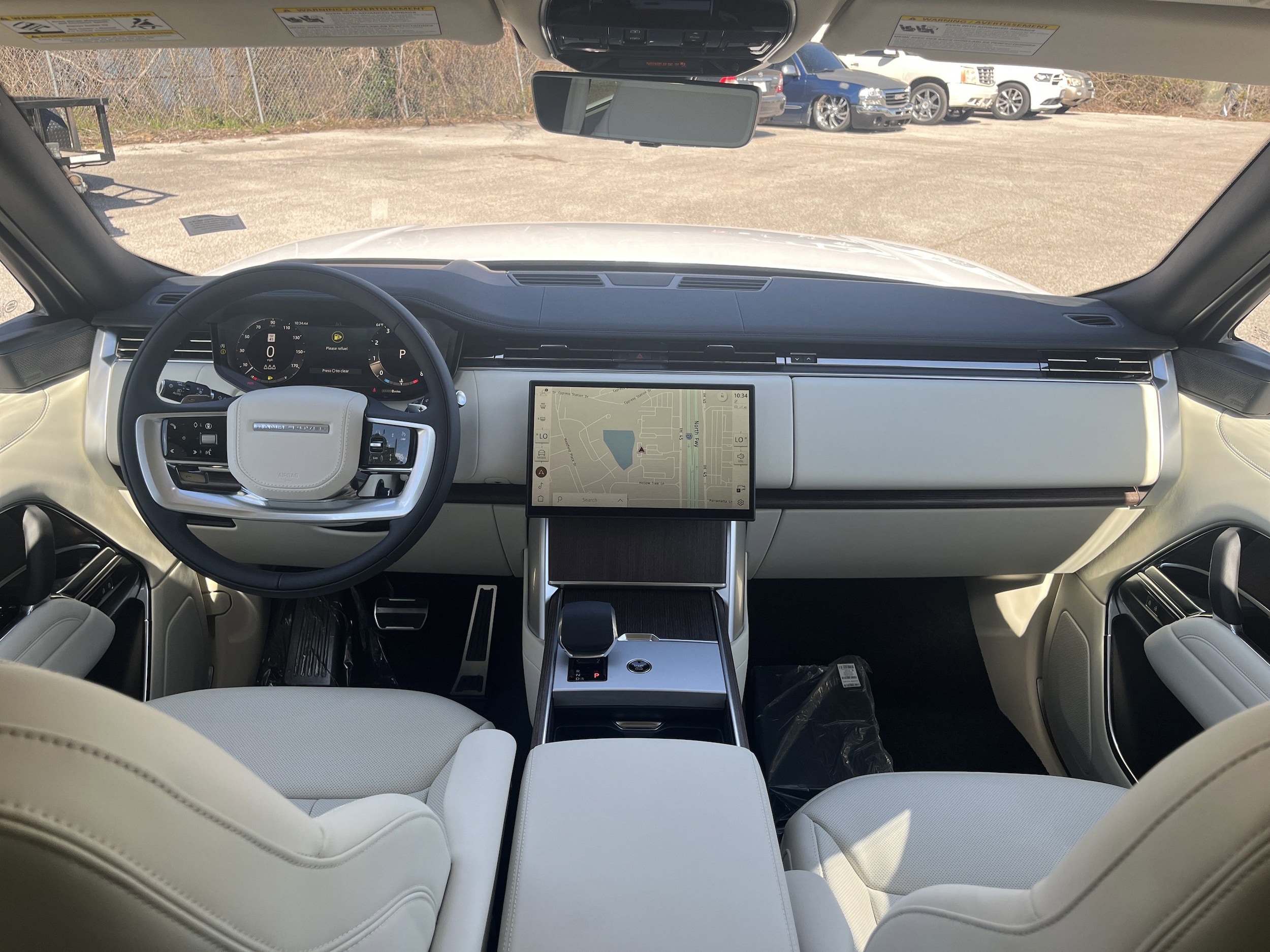 2025 Land Rover Range Rover SE photo 3