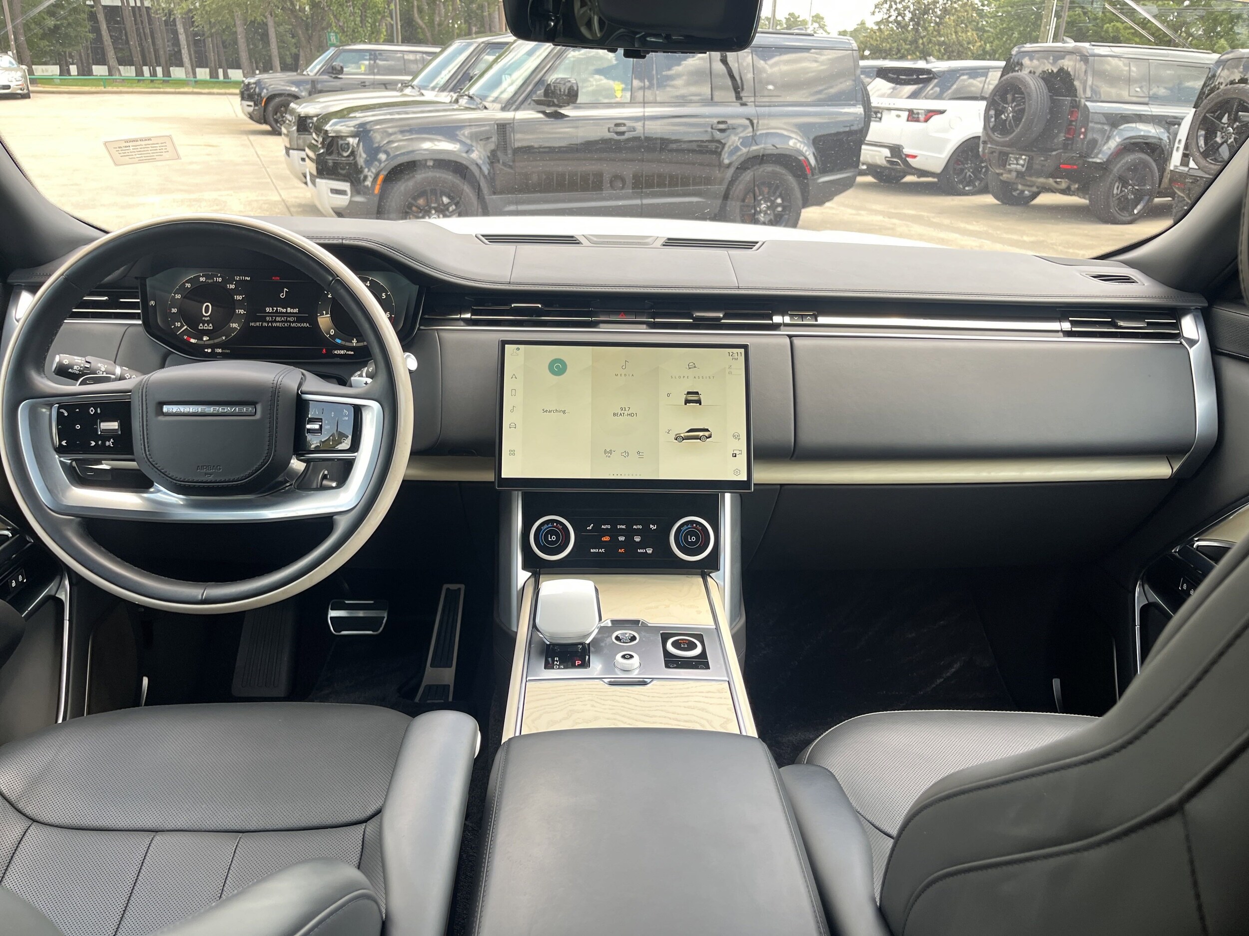 2023 Land Rover Range Rover SV photo 4