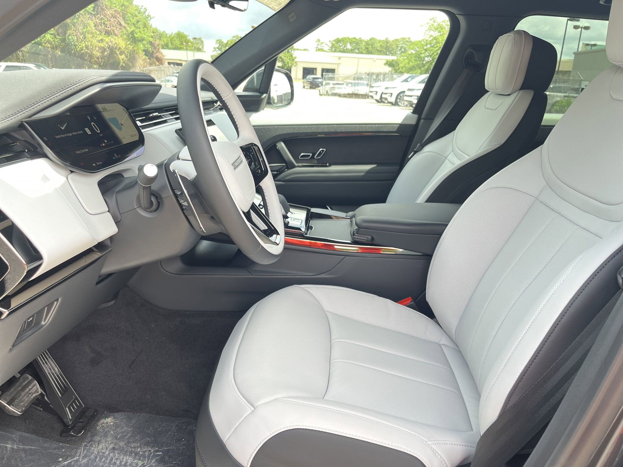 2025 Land Rover Range Rover Sport P530 Dynamic SE photo 3