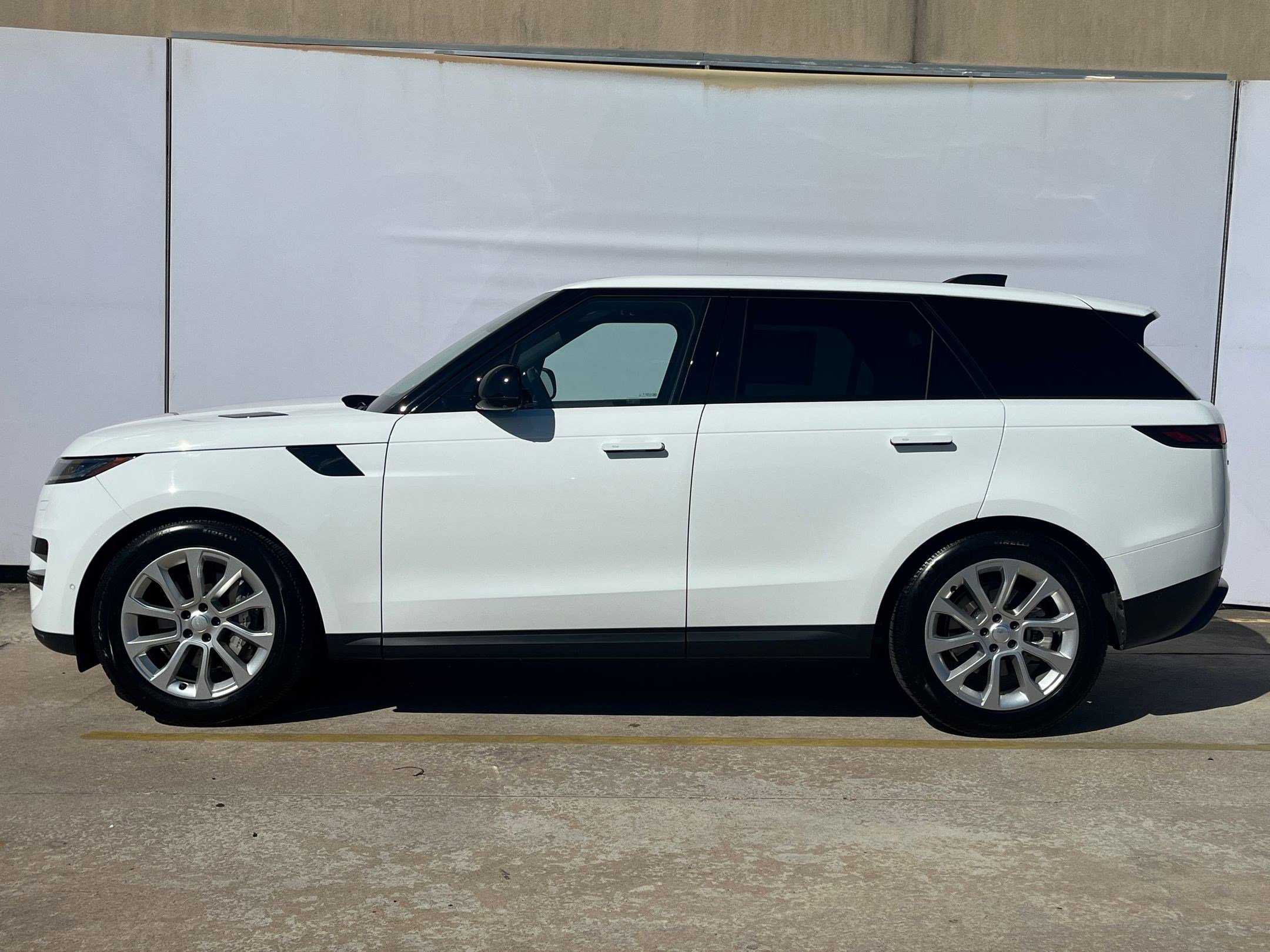 2025 Land Rover Range Rover Sport P360 SE photo 2