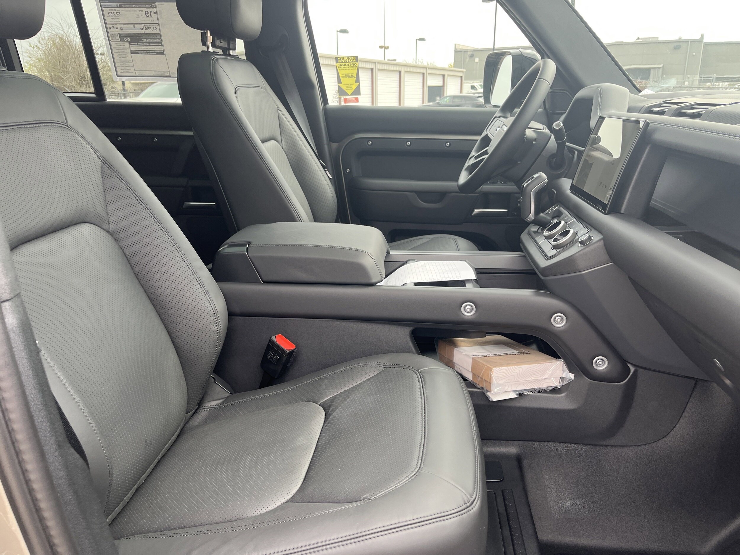 2025 Land Rover Defender 110 S photo 3