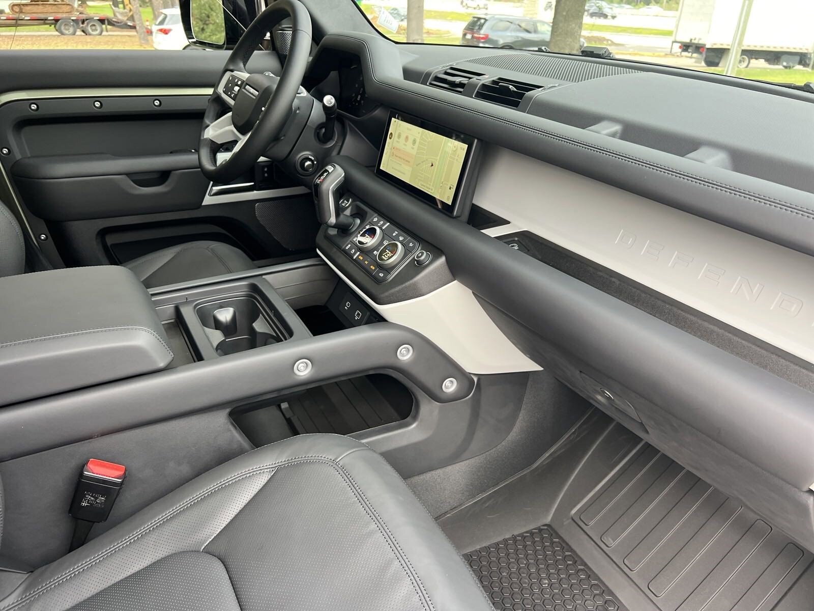 2024 Land Rover Defender S photo 3