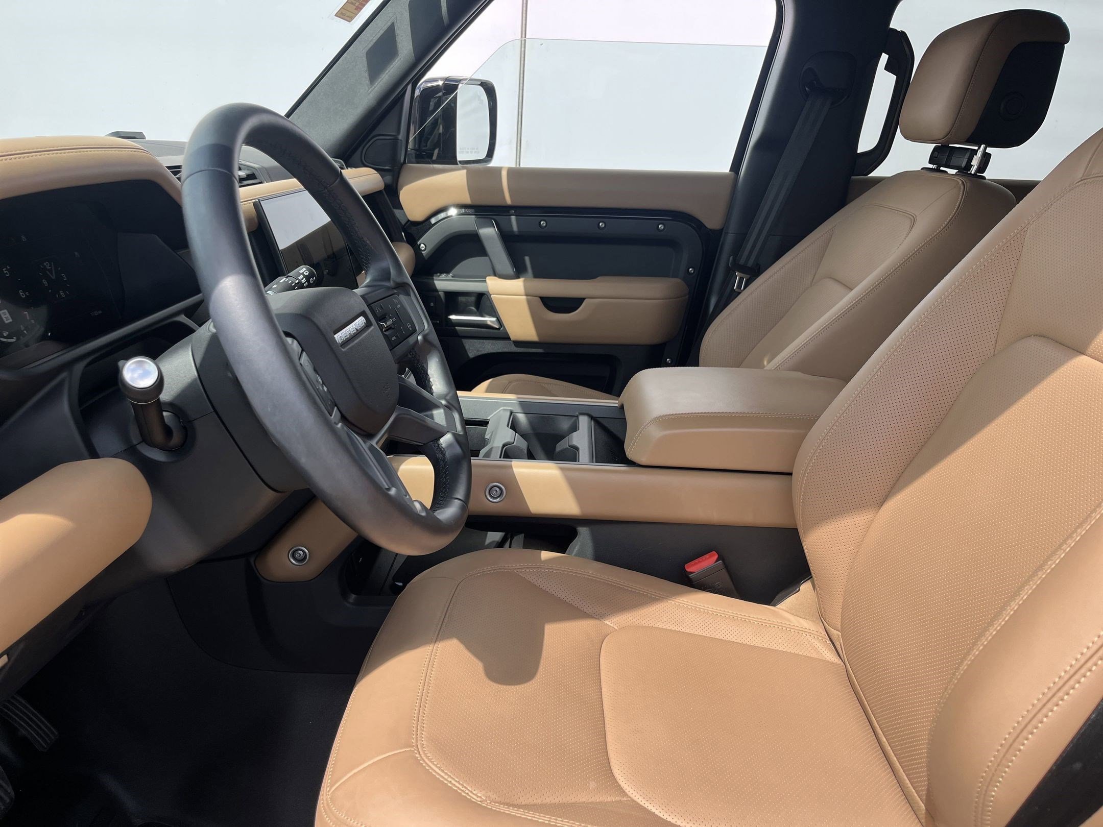 2025 Land Rover Defender 110 S photo 4