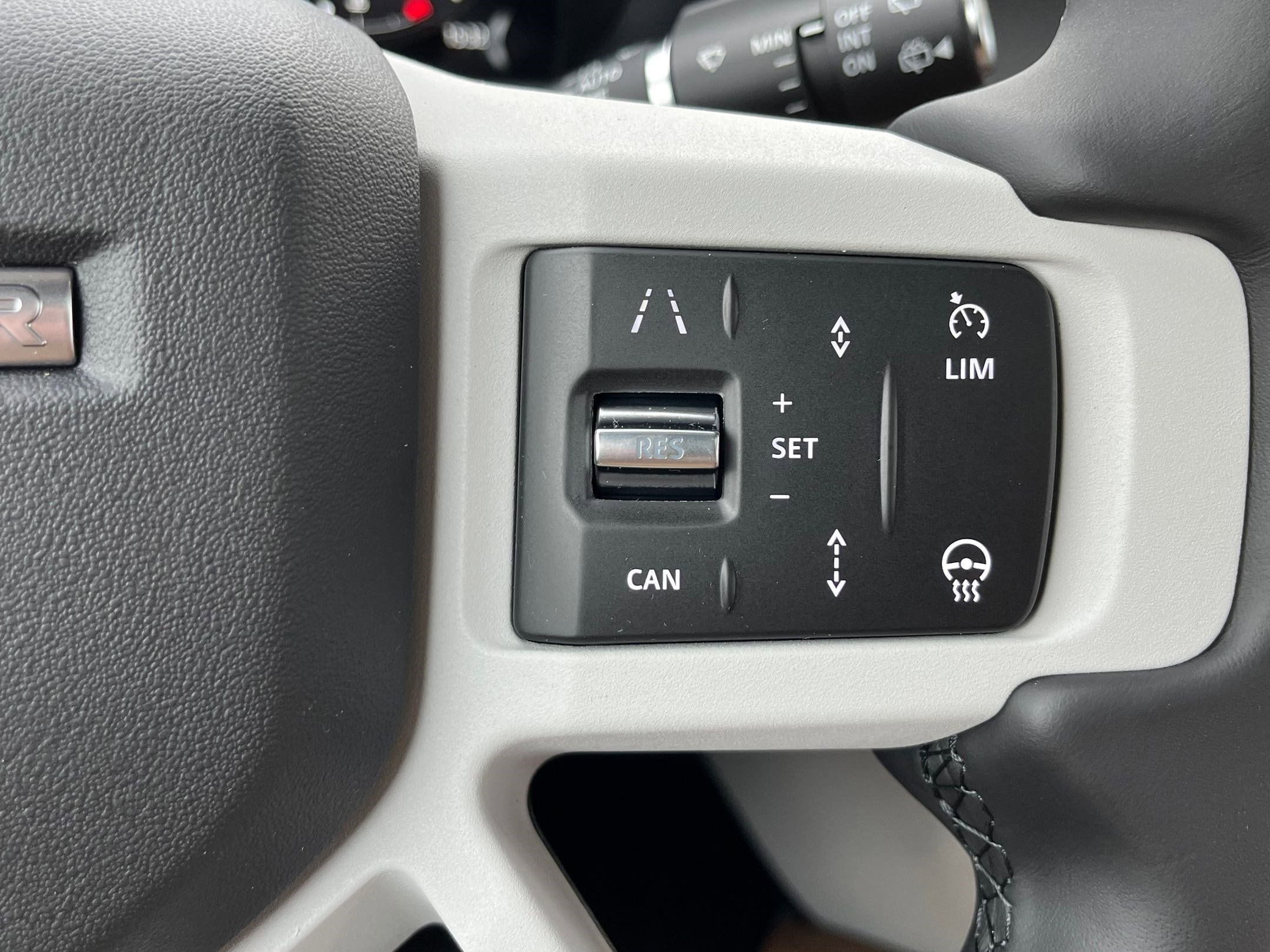 2026 Land Rover Defender X-Dynamic SE - Photo 16