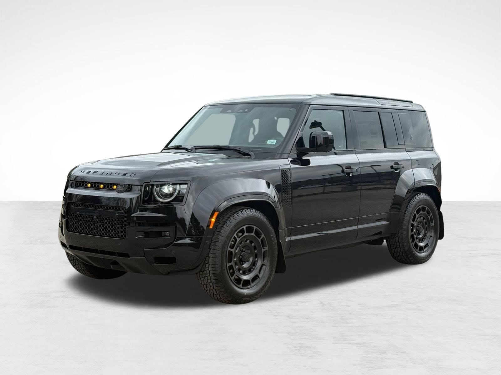 2026 Land Rover Defender 110 OCTA Black P635's photo