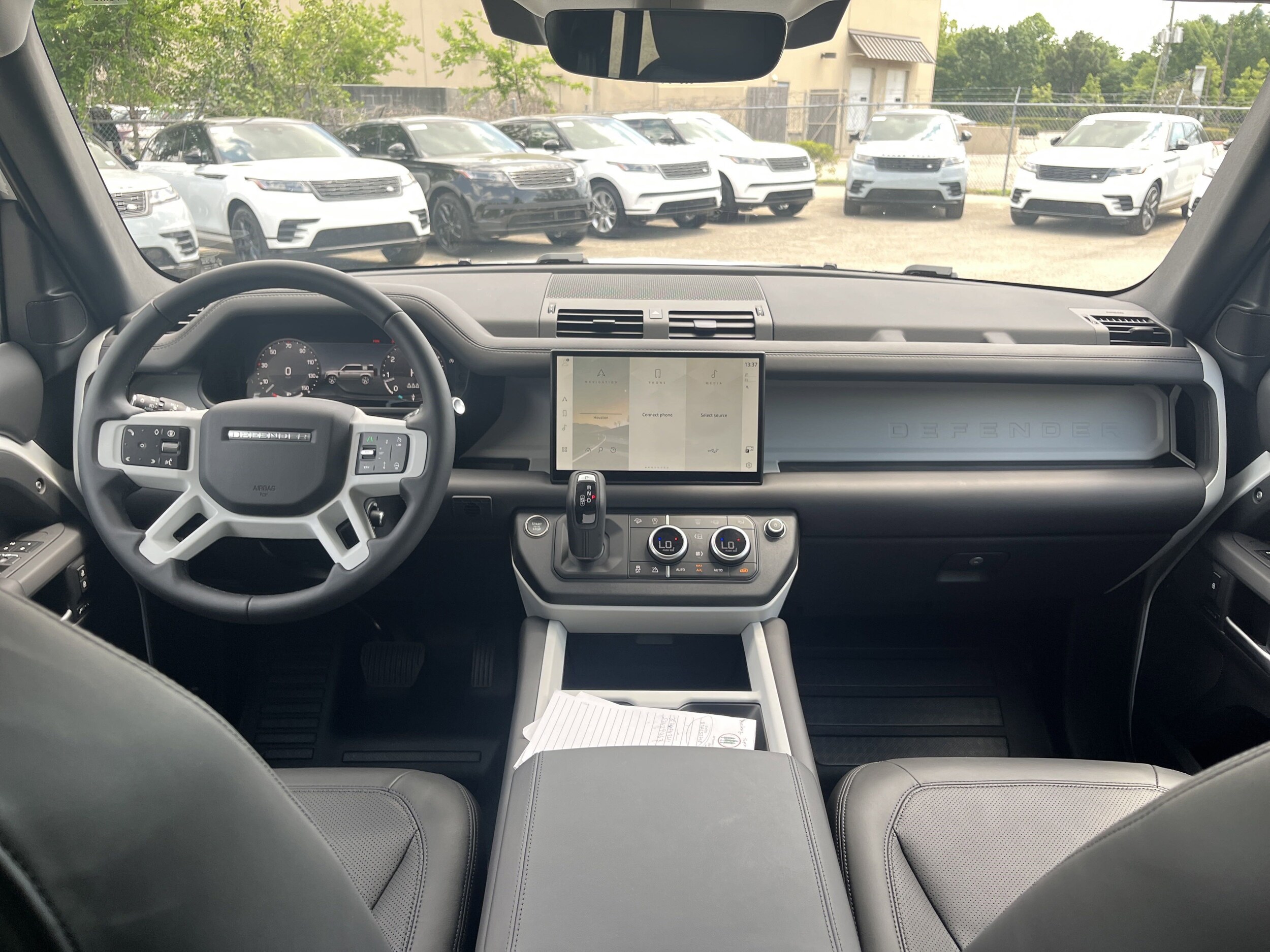2025 Land Rover Defender 110 S photo 4
