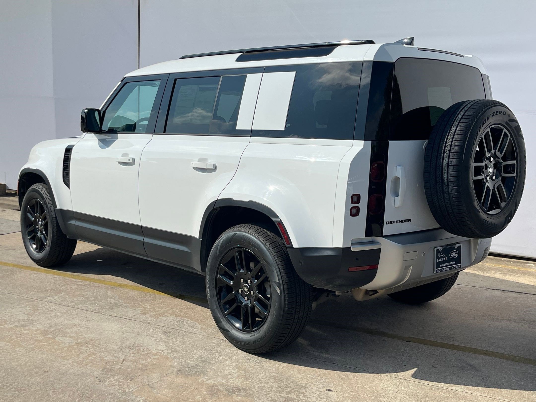 2025 Land Rover Defender 110 S photo 3