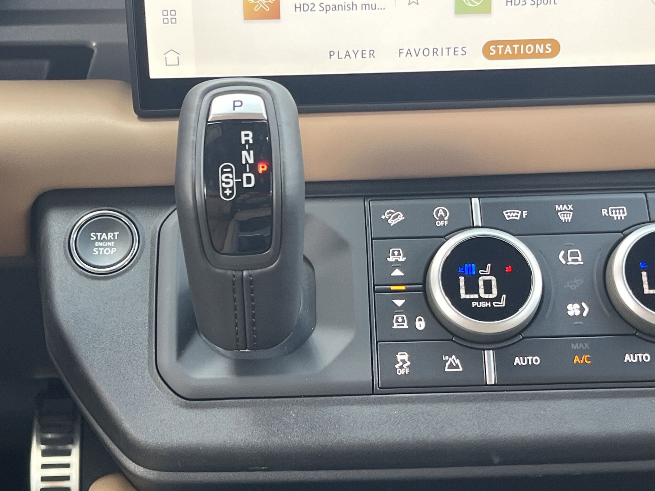 2025 Land Rover Defender V8 - Photo 17