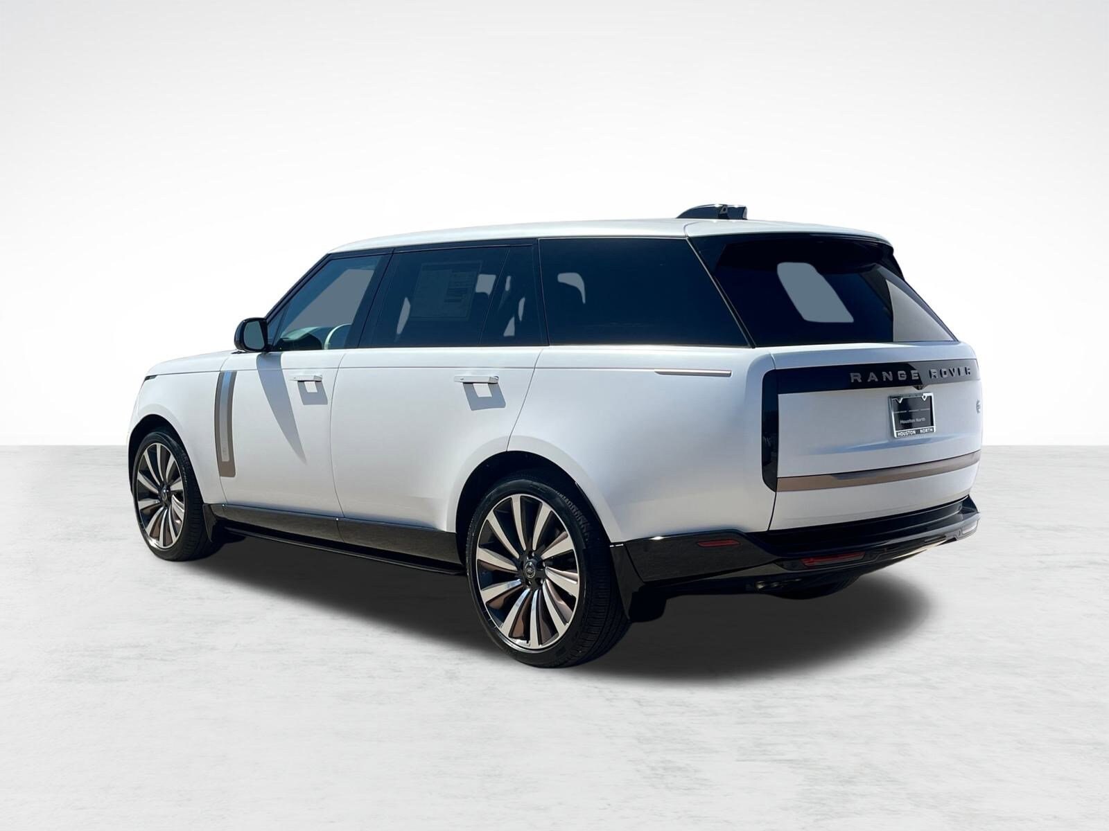2025 Land Rover Range Rover SV photo 2
