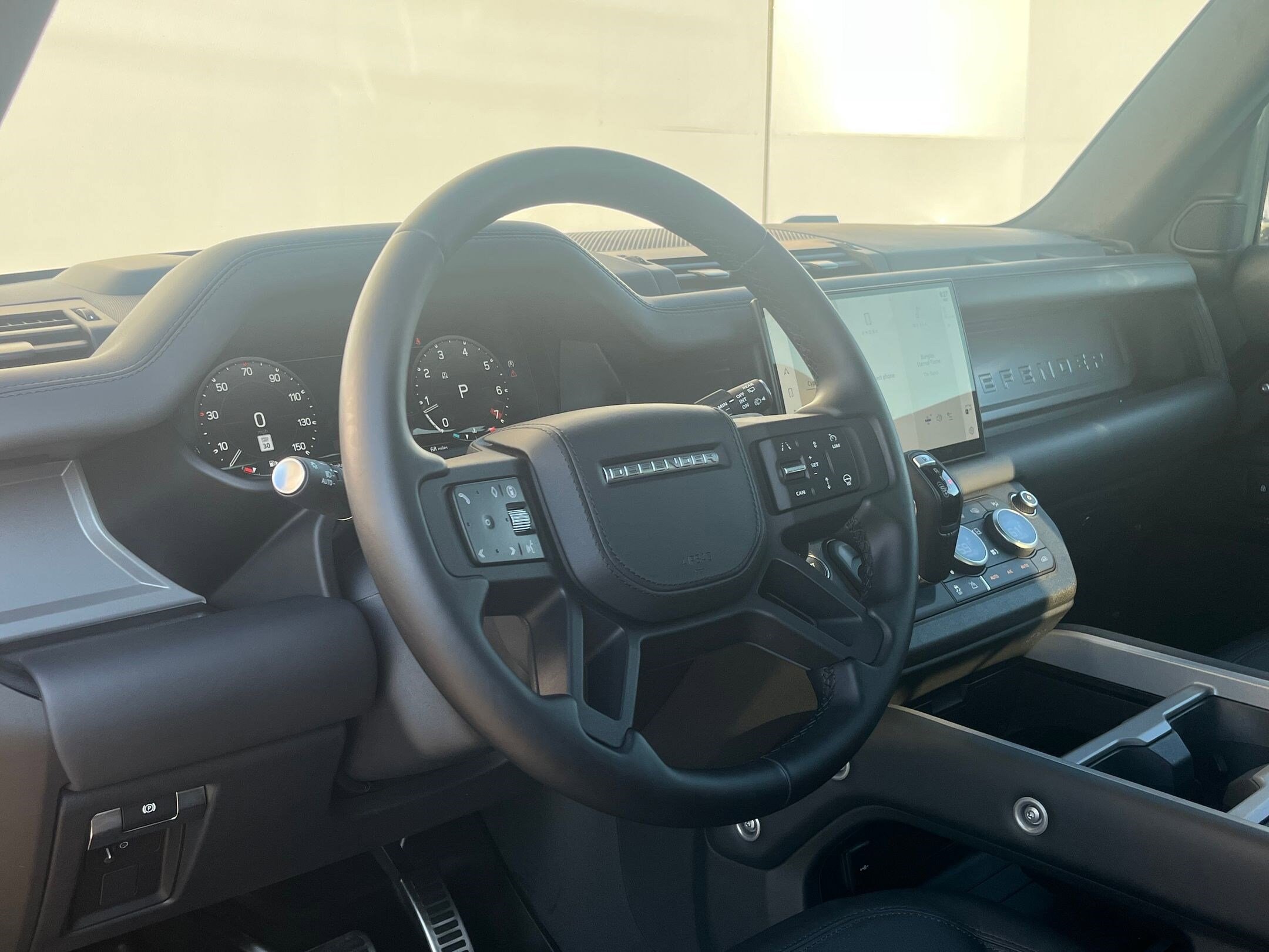 2025 Land Rover Defender 110 V8 photo 4