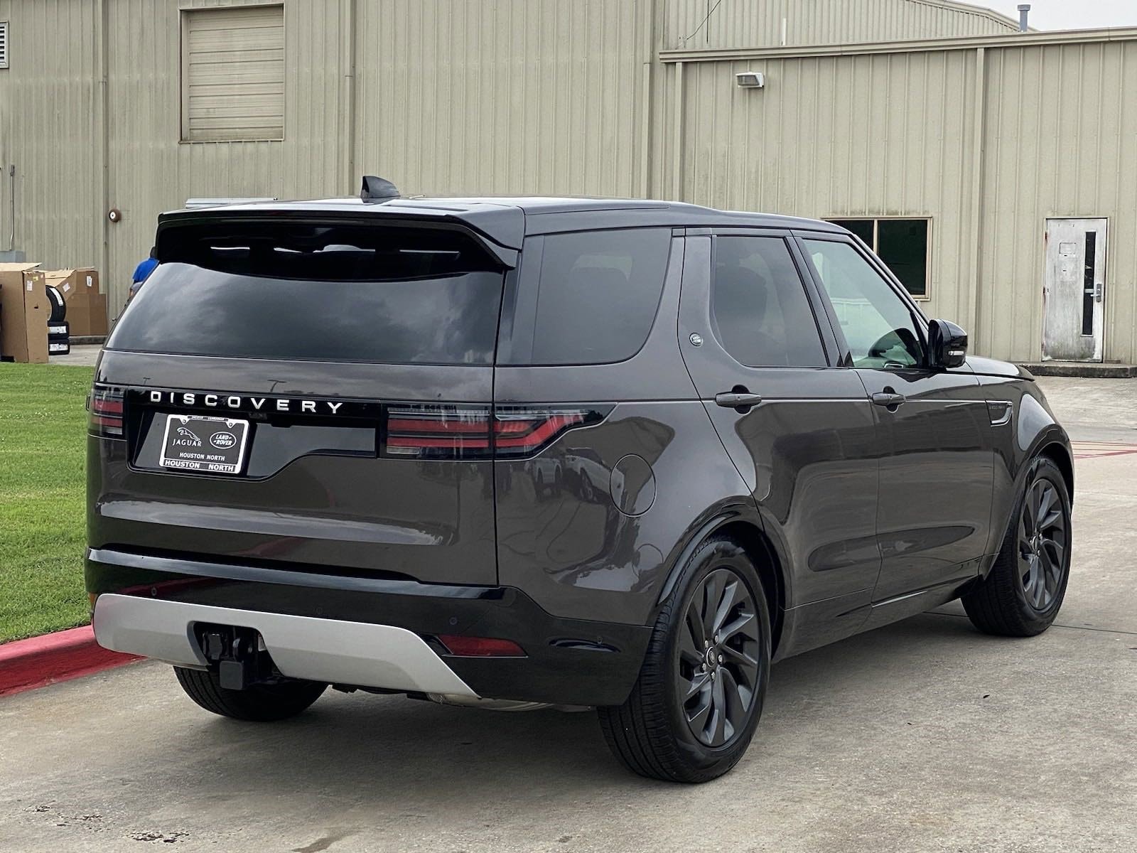 Used 2024 Land Rover Discovery Metropolitan Edition with VIN SALRW4EU2R2498396 for sale in Houston, TX