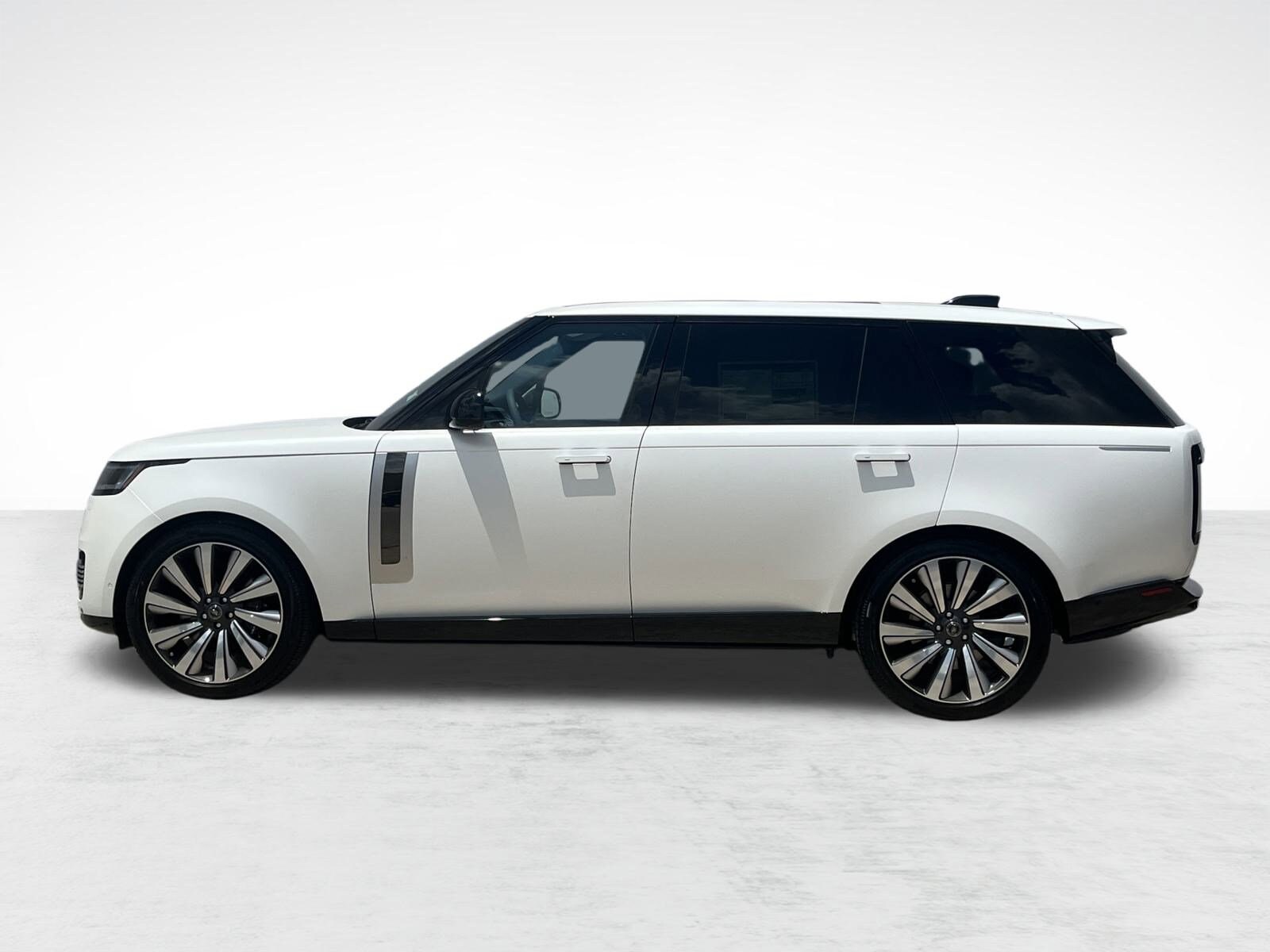 2025 Land Rover Range Rover SV photo 2