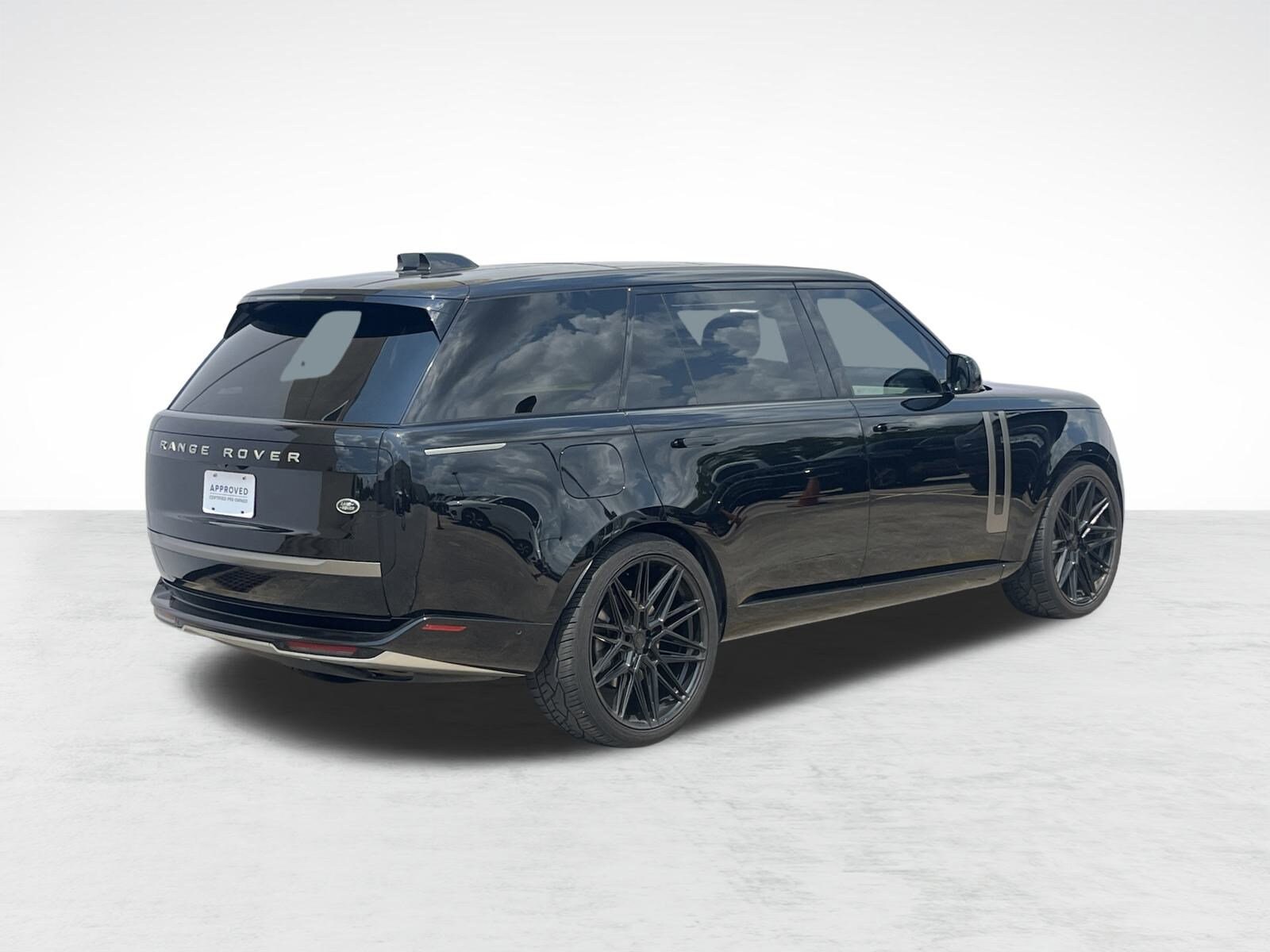 2023 Land Rover Range Rover SE photo 2