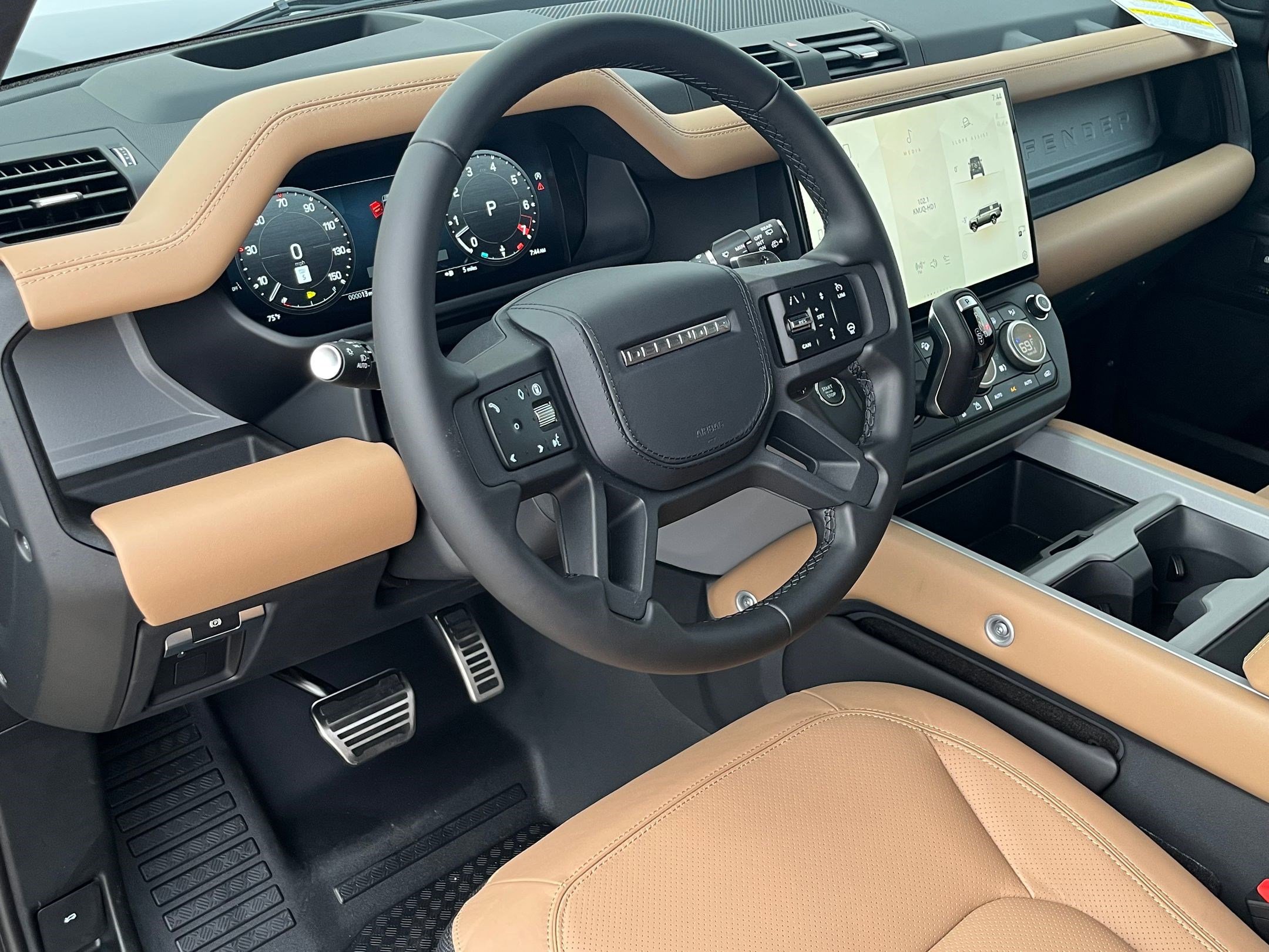 2026 Land Rover Defender 110 V8 photo 4