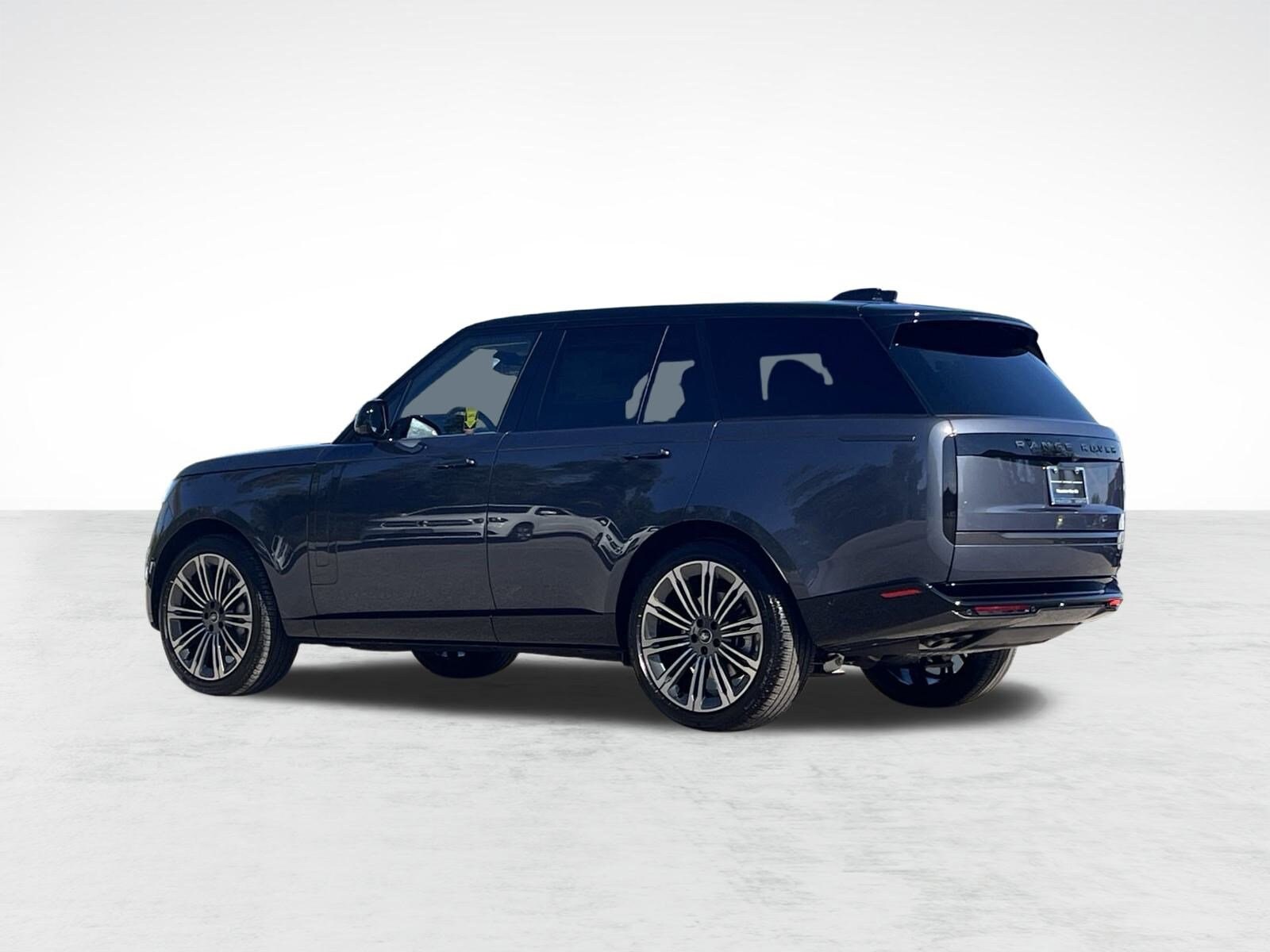 2025 Land Rover Range Rover SE photo 3