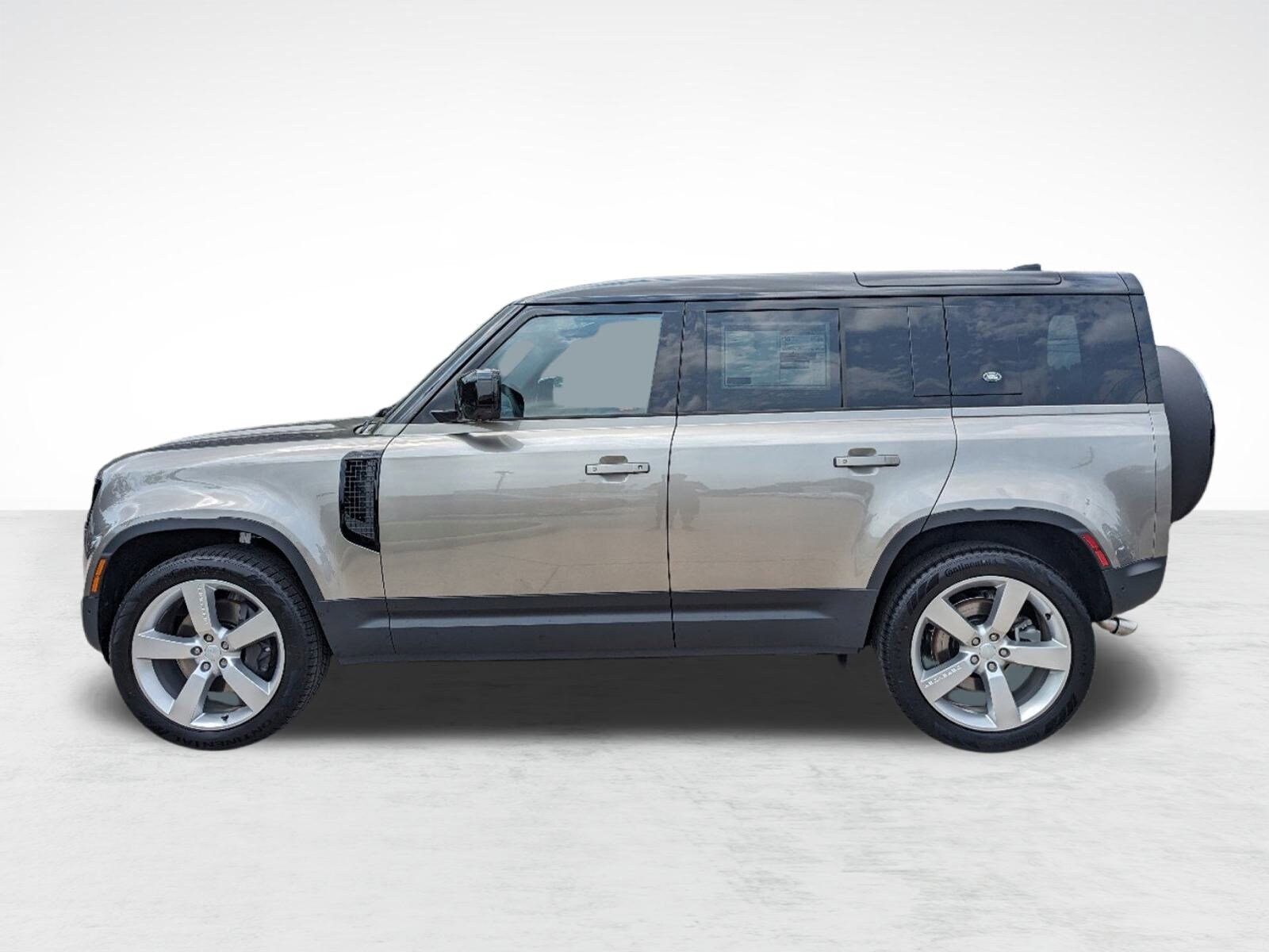 2024 Land Rover Defender 110 SE photo 2