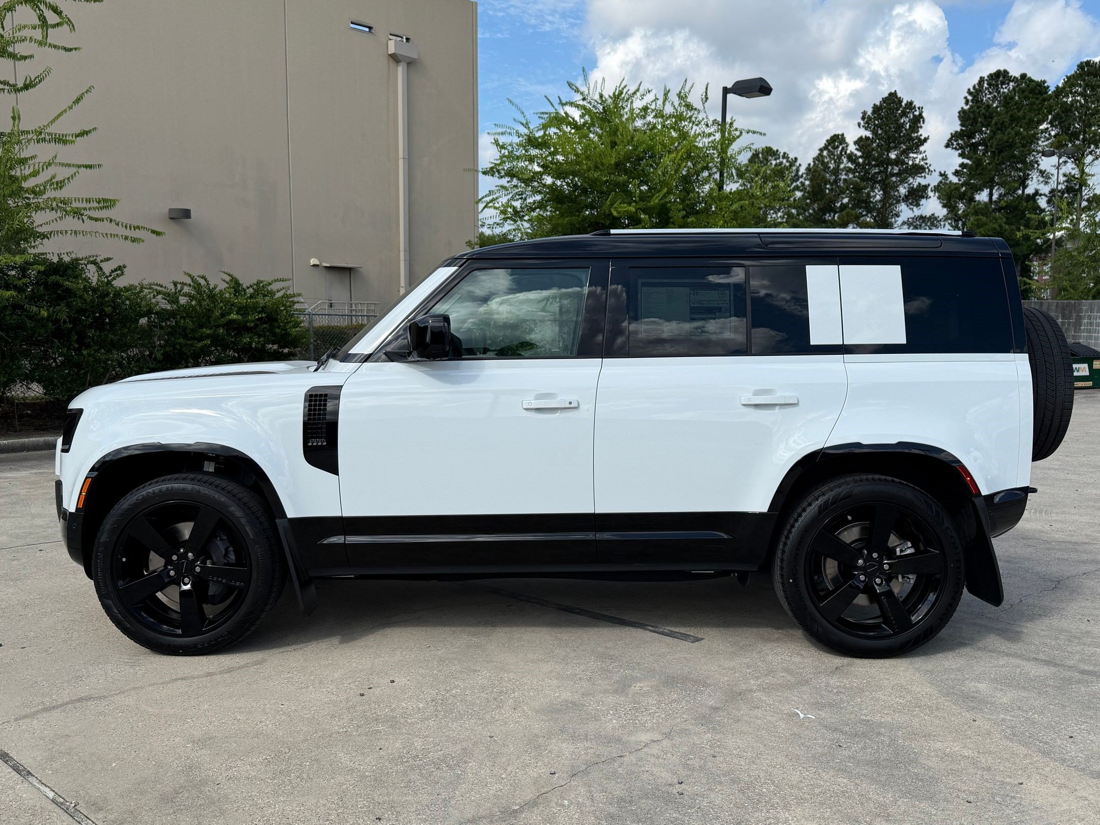 2026 Land Rover Defender 110 X-Dynamic SE SUV