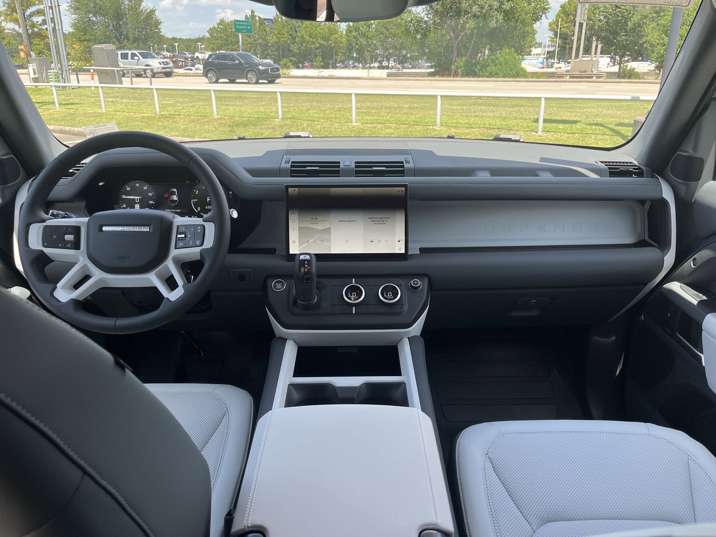 2025 Land Rover Defender 110 S photo 4