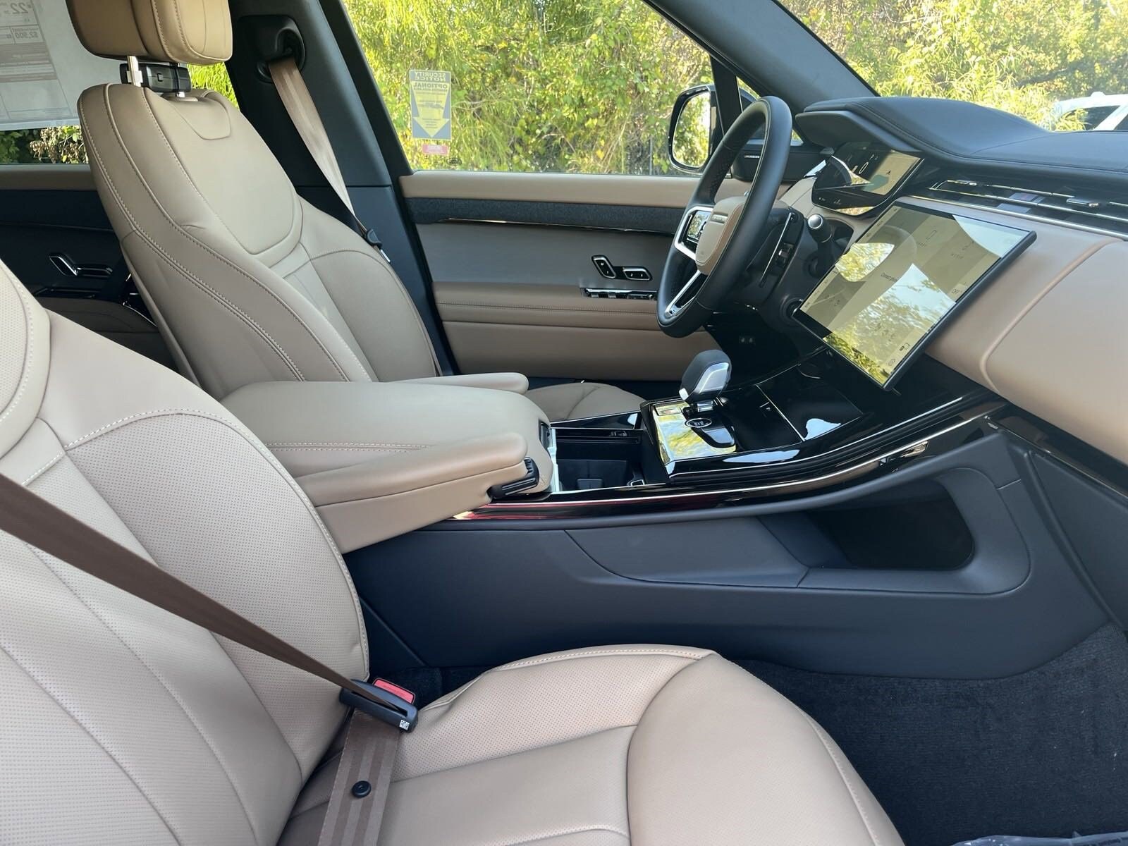 2025 Land Rover Range Rover Sport P360 SE photo 4