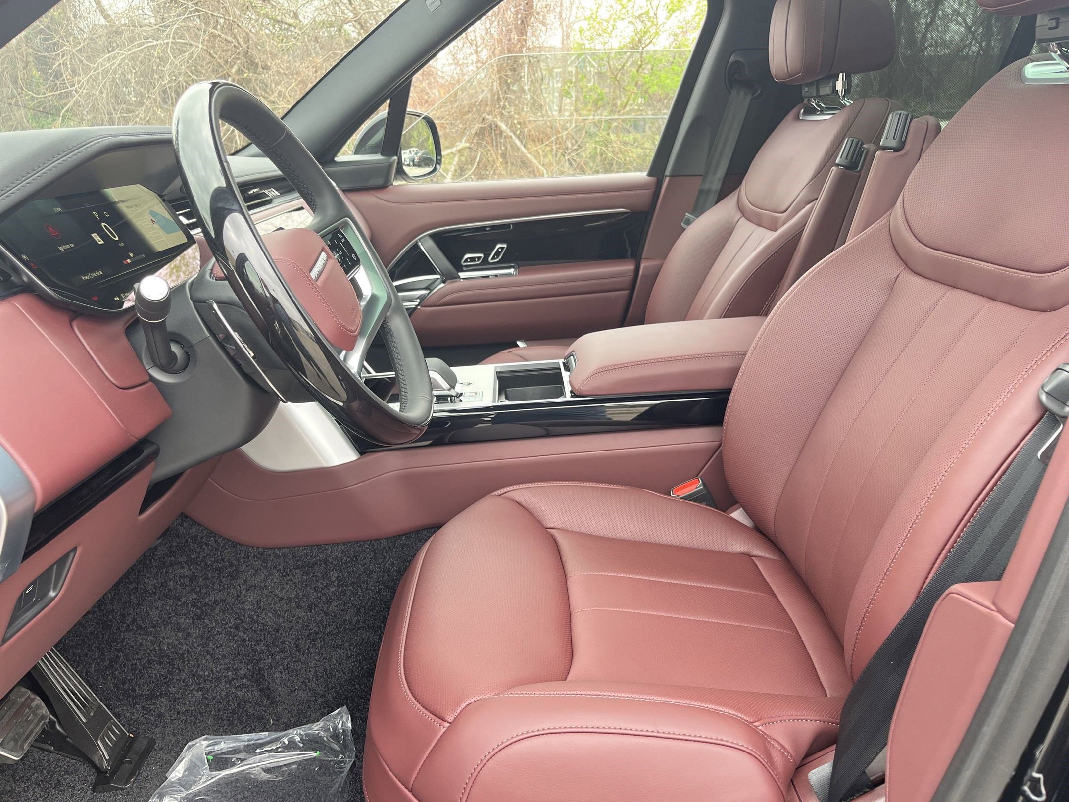 2025 Land Rover Range Rover SE photo 4