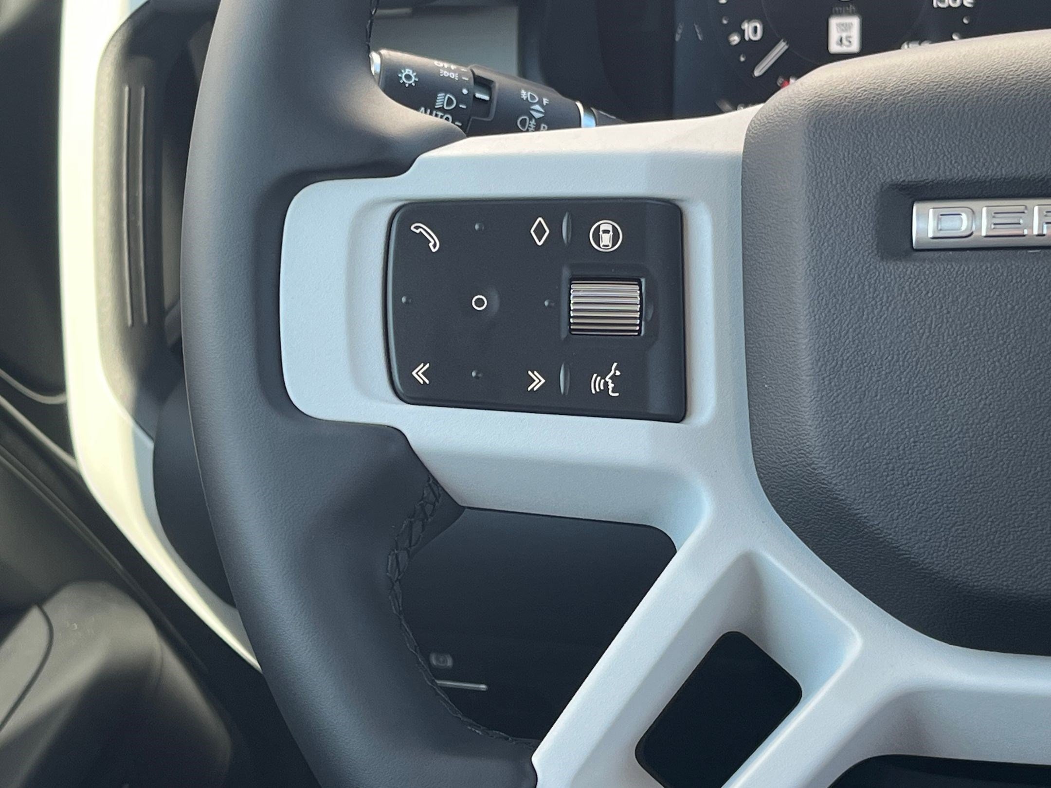 2026 Land Rover Defender S - Photo 17