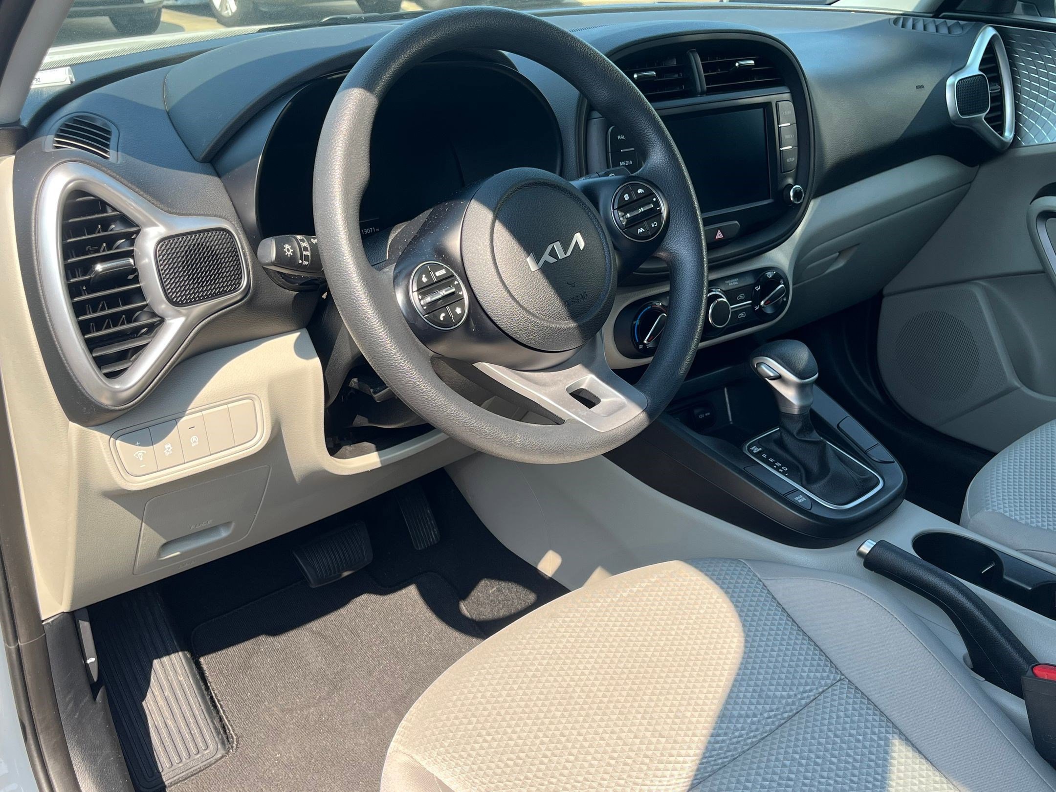 2024 Kia Soul LX photo 3