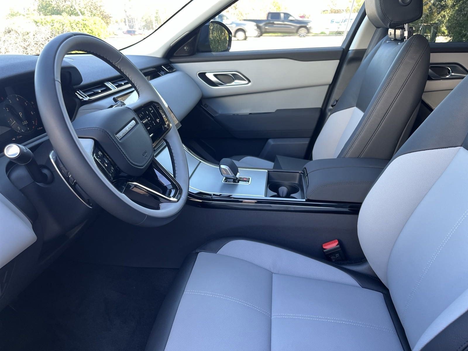2025 Land Rover Range Rover Velar P250 S photo 2