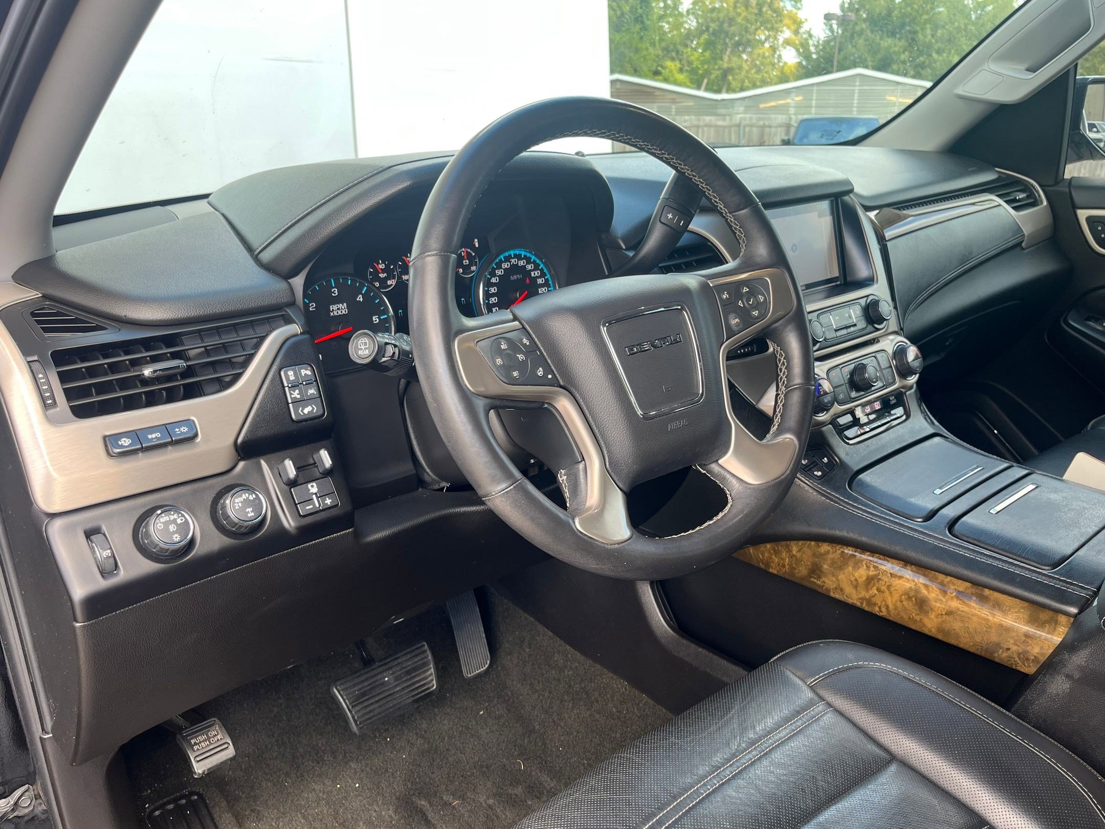 2017 Gmc Yukon XL Denali photo 3