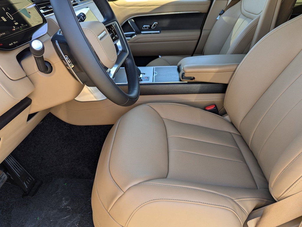 New 2026 Land Rover Range Rover P550e SE SUV