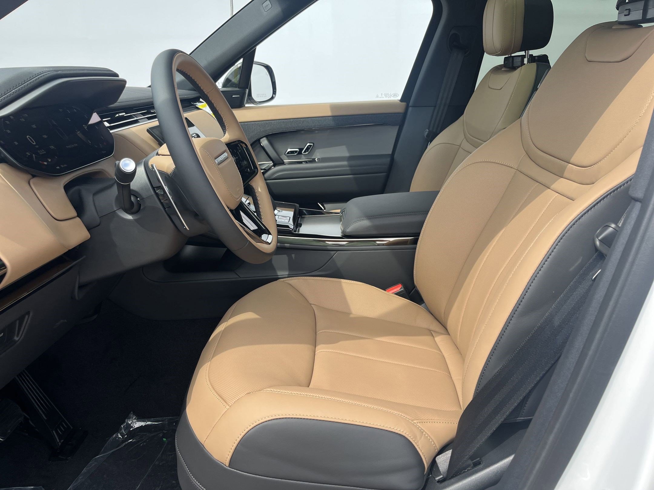 2025 Land Rover Range Rover Sport P400 Dynamic SE photo 4