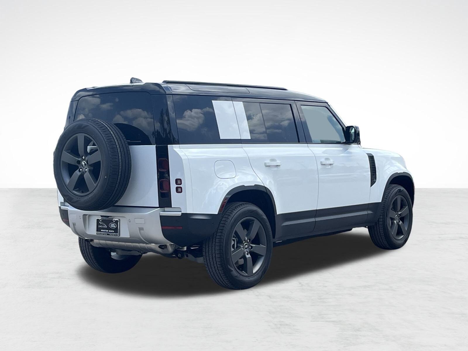 2025 Land Rover Defender 110 S photo 2
