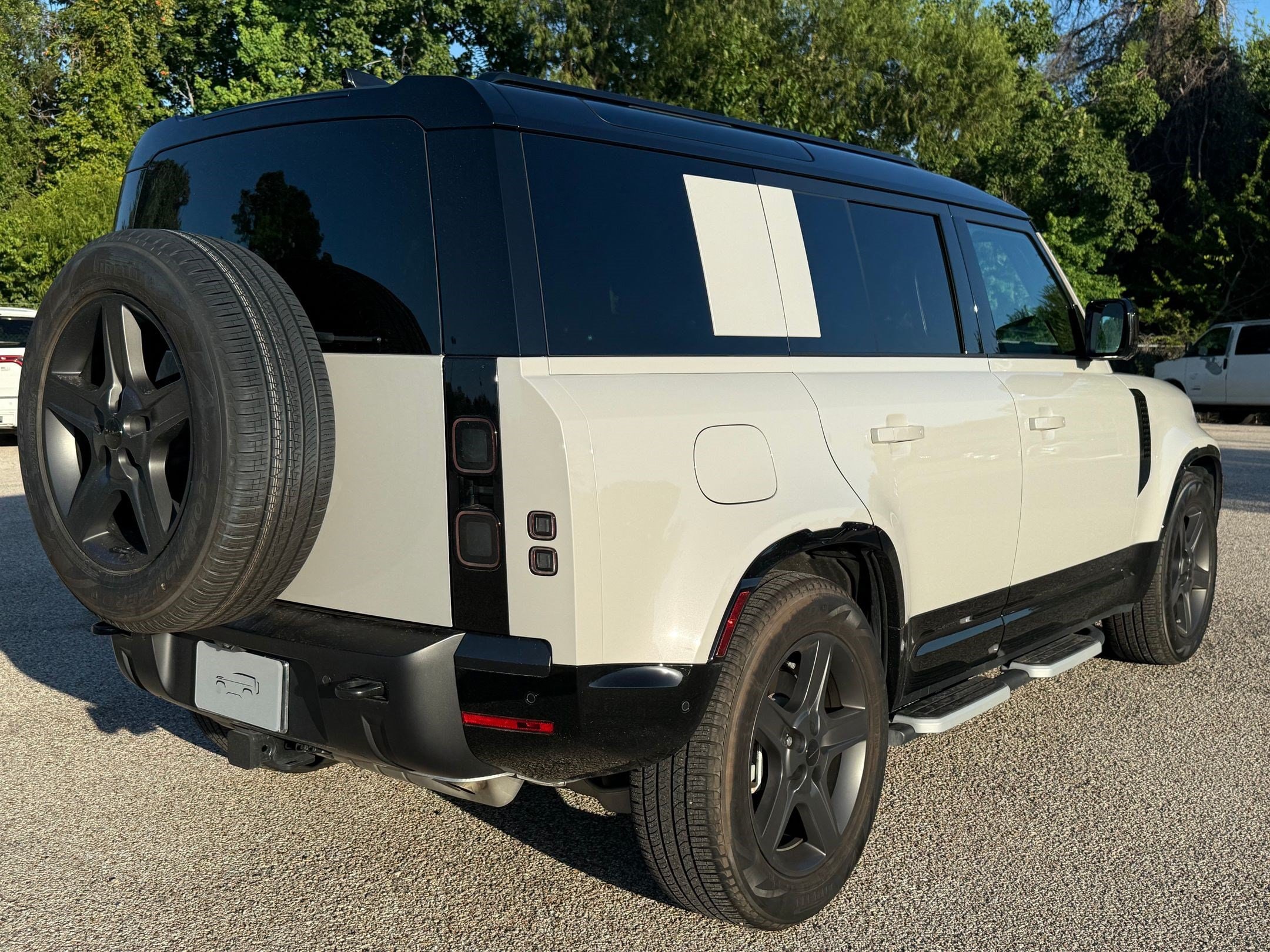 2026 Land Rover Defender X-Dynamic SE - Photo 9