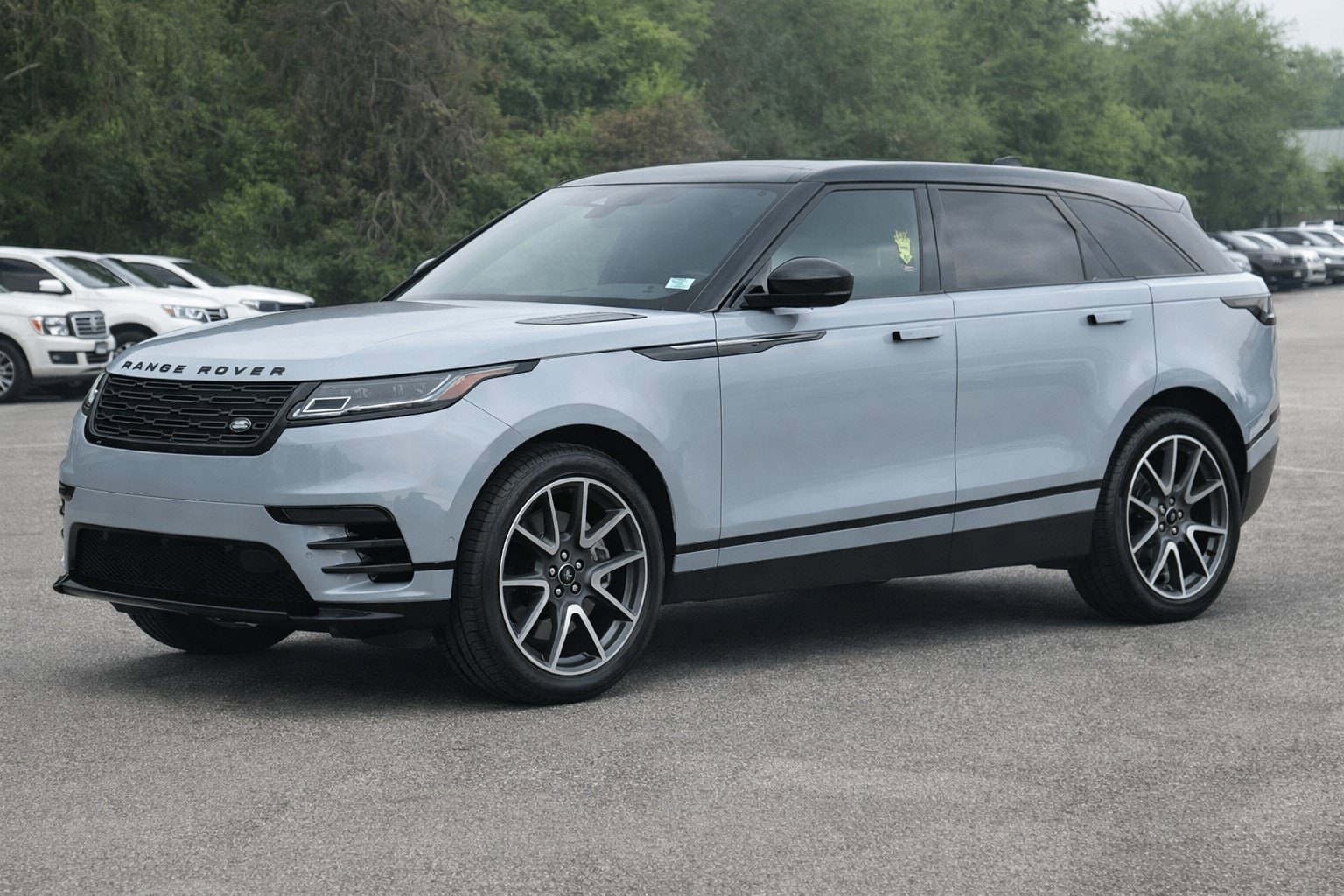 2026 Land Rover Range Rover Velar Dynamic SE's photo