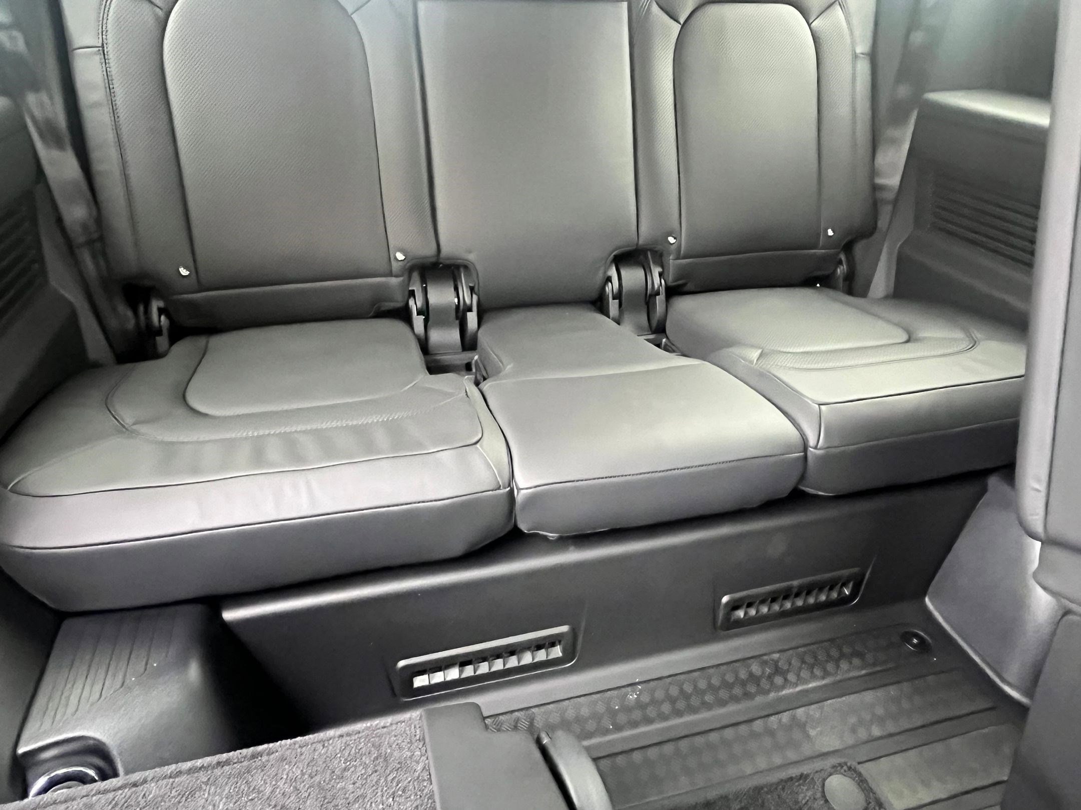 2026 Land Rover Defender S - Photo 22
