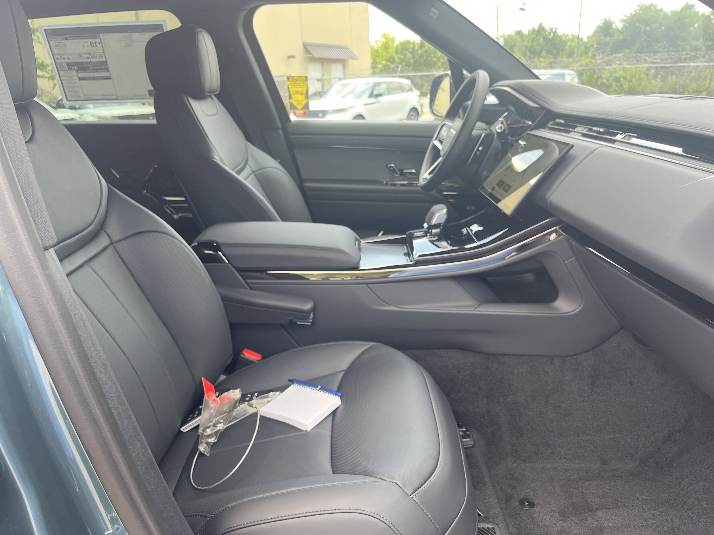 2025 Land Rover Range Rover Sport P530 Dynamic SE photo 3