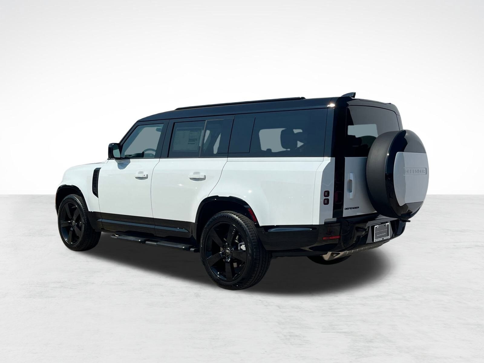 2025 Land Rover Defender 130 X-Dynamic SE photo 3